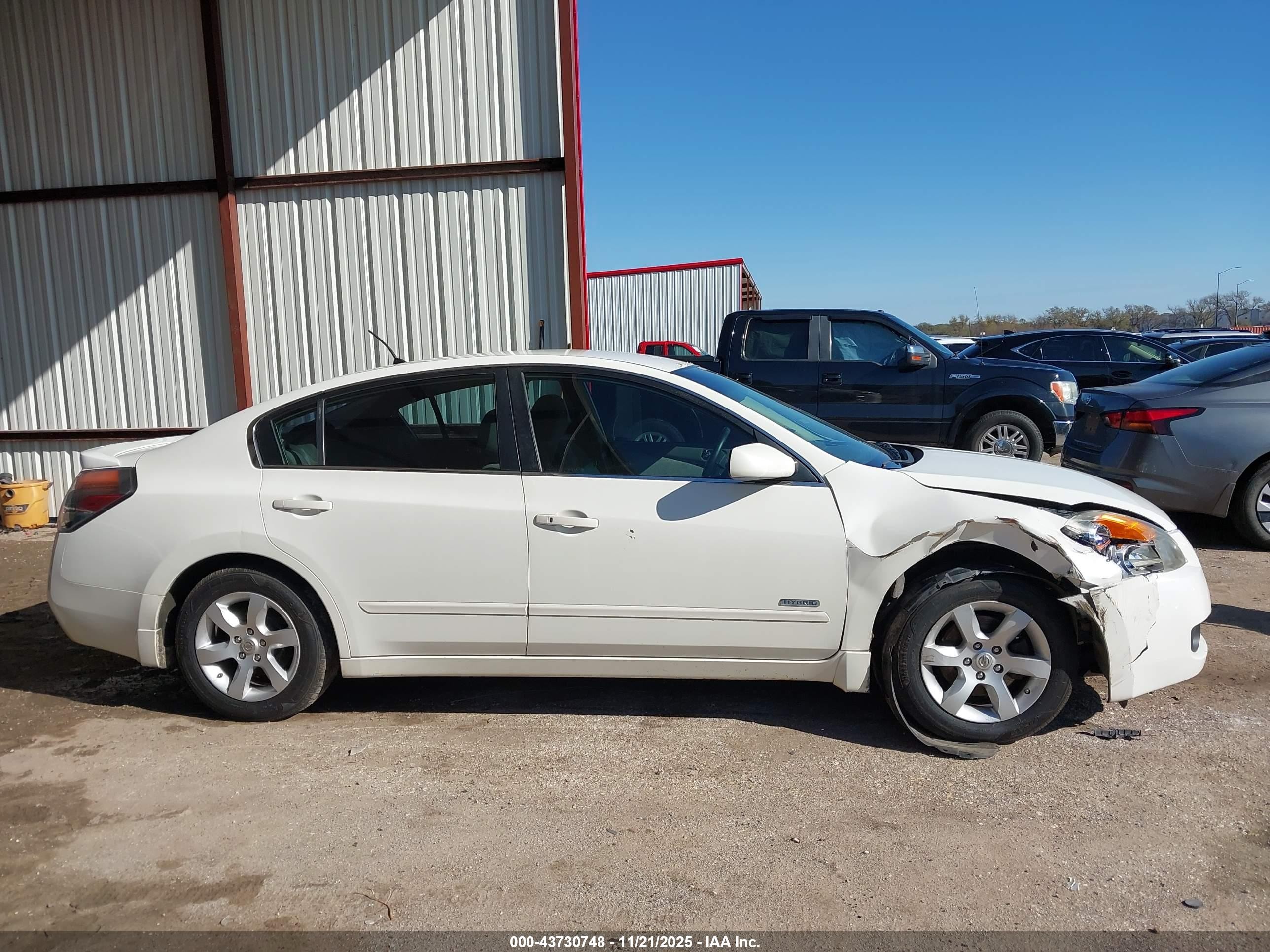 2008 Nissan Altima Hybrid   White vin: 1N4CL21E98C198328