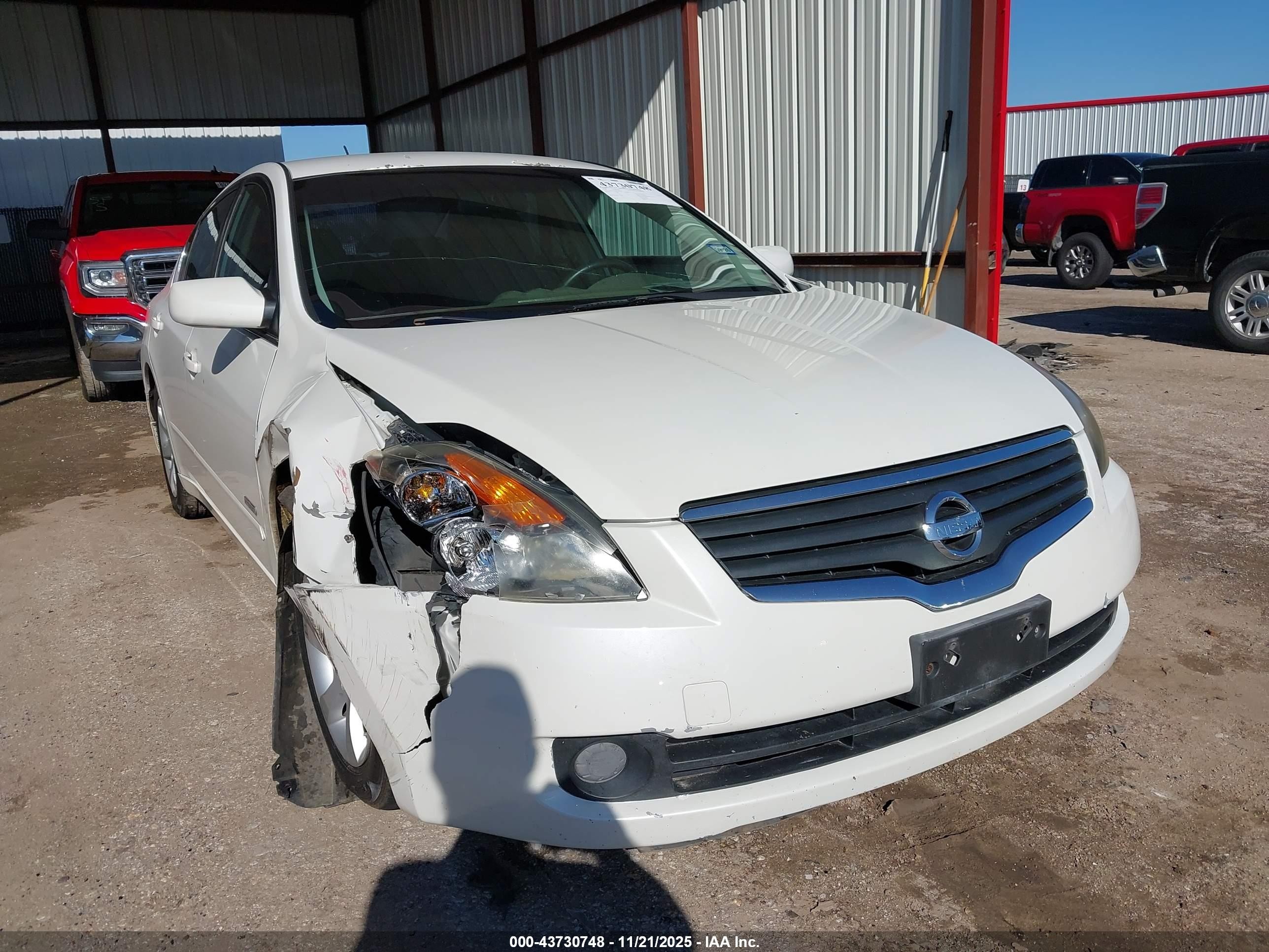 2008 Nissan Altima Hybrid   White vin: 1N4CL21E98C198328