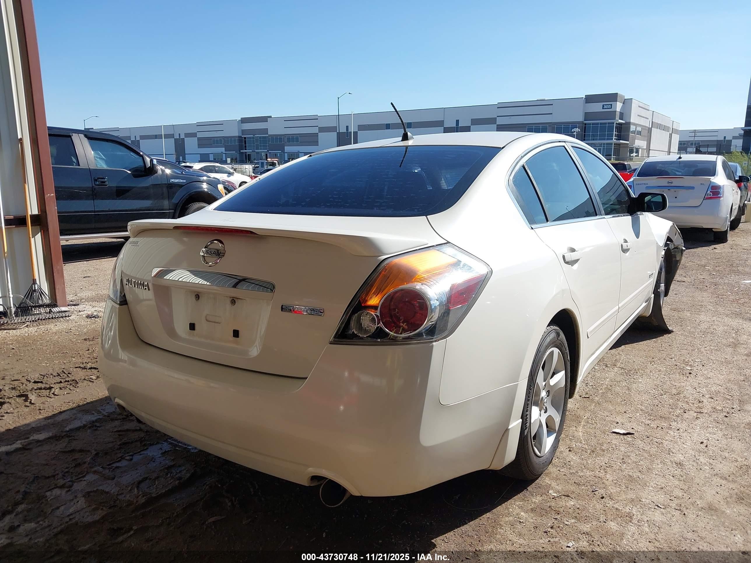 2008 Nissan Altima Hybrid   White vin: 1N4CL21E98C198328