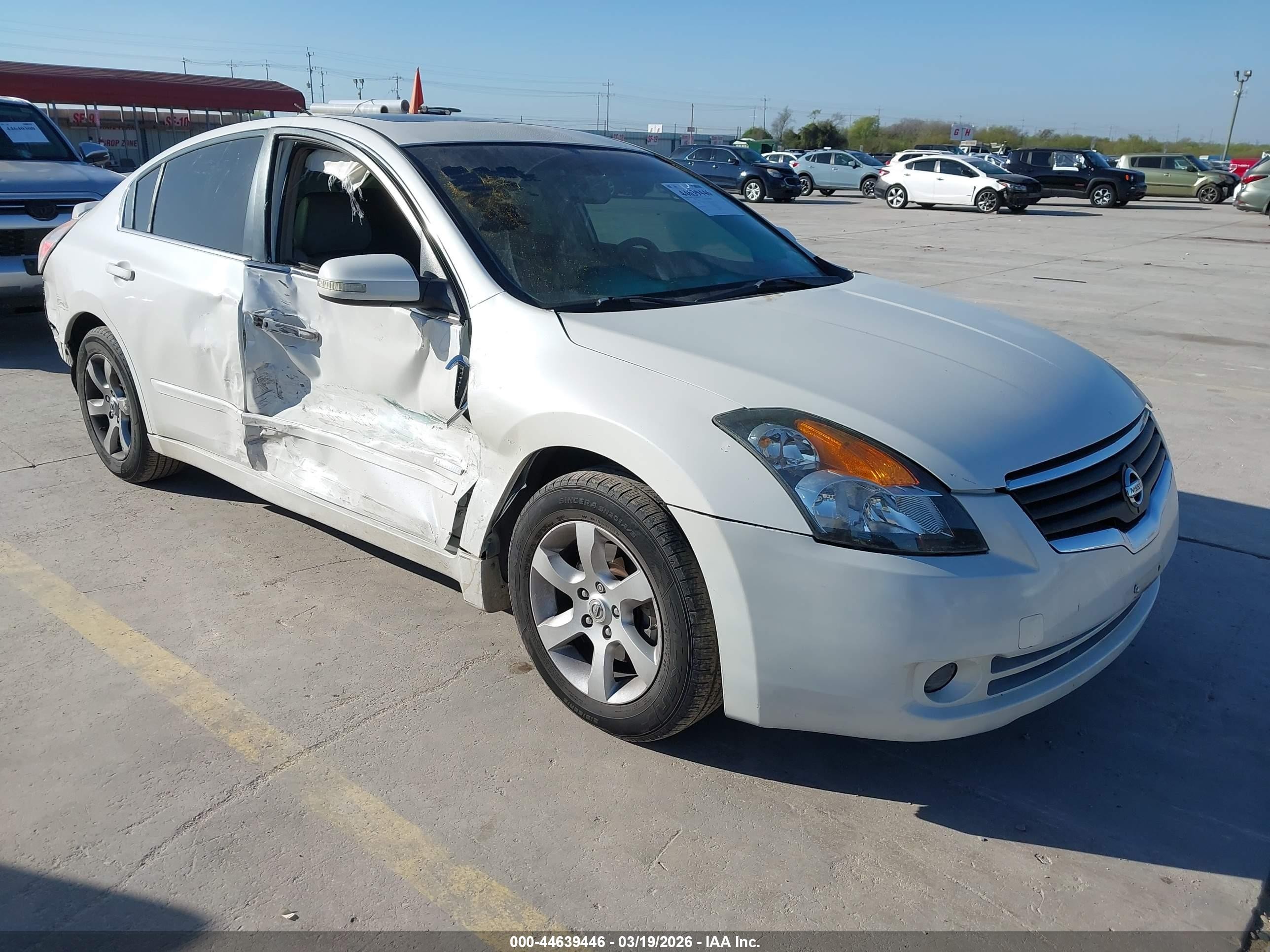 2007 Nissan Altima Hybrid   White vin: 1N4CL21EX7C210761
