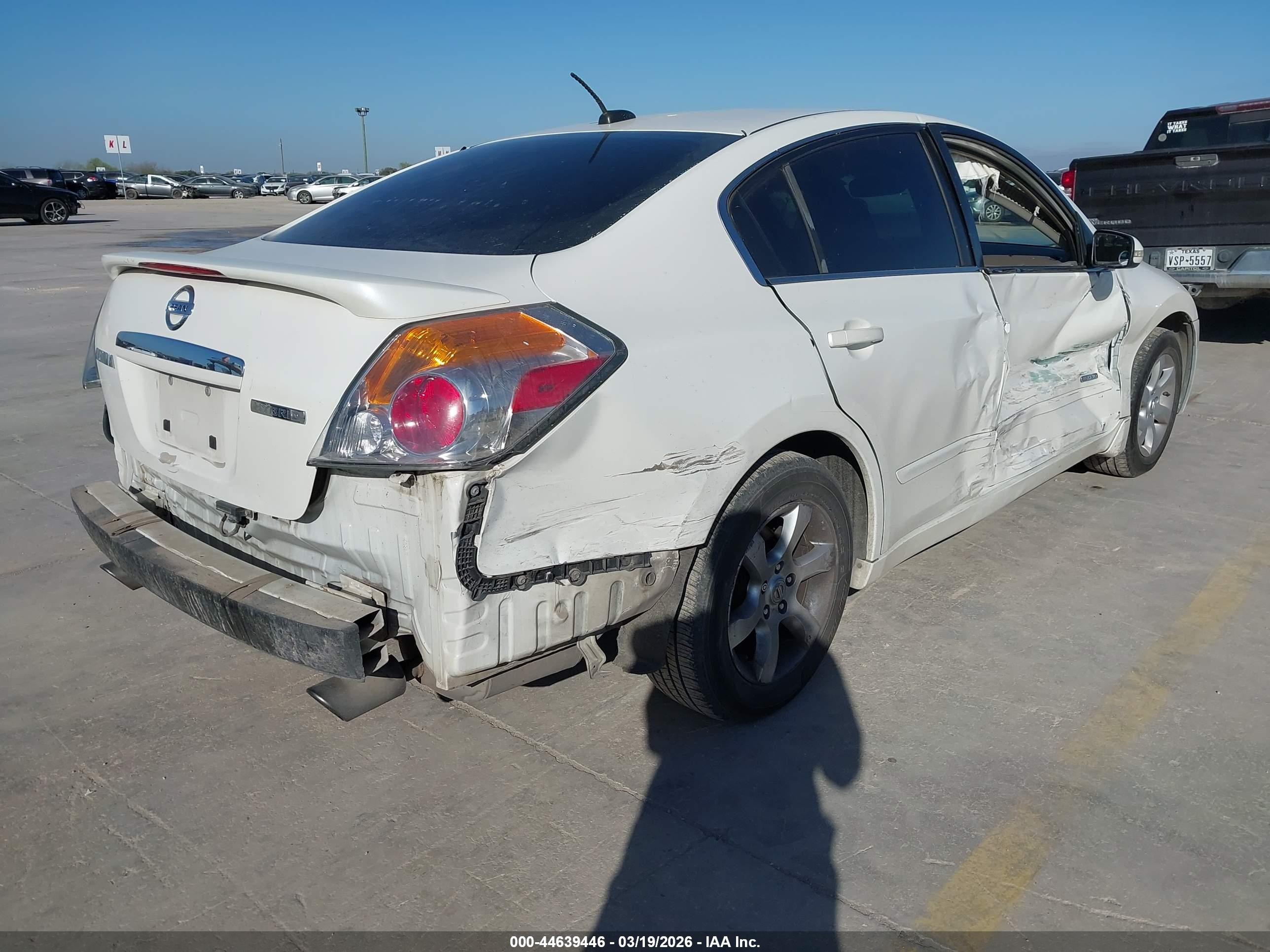 2007 Nissan Altima Hybrid   White vin: 1N4CL21EX7C210761