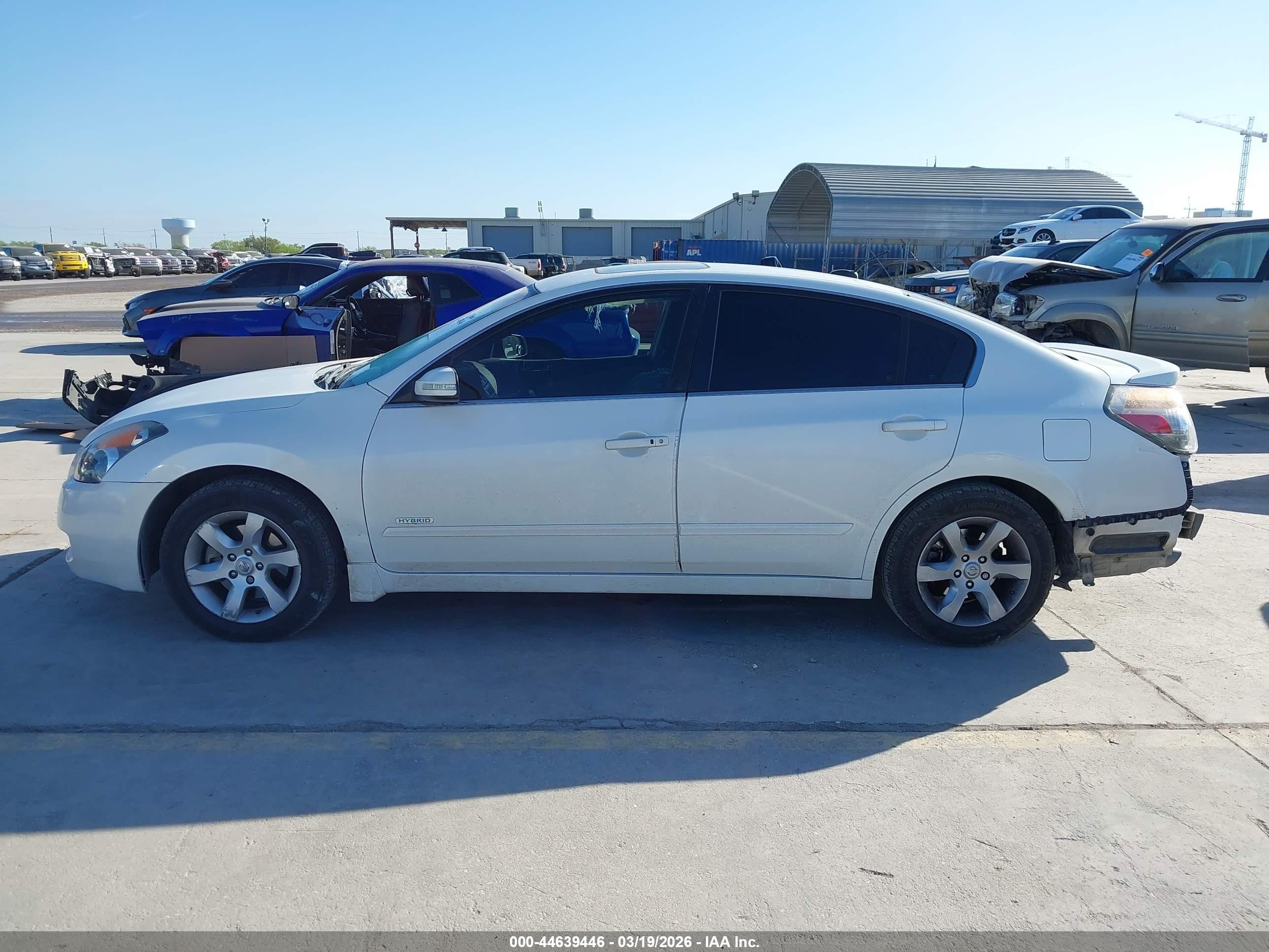 2007 Nissan Altima Hybrid   White vin: 1N4CL21EX7C210761