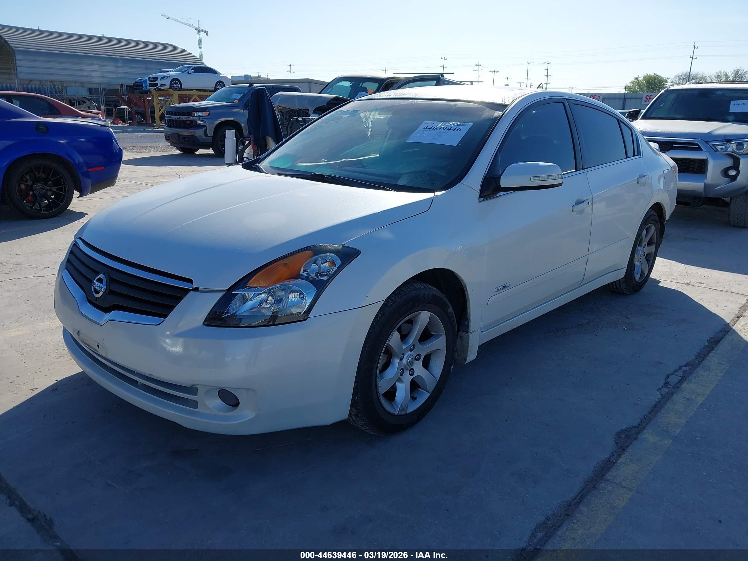2007 Nissan Altima Hybrid   White vin: 1N4CL21EX7C210761