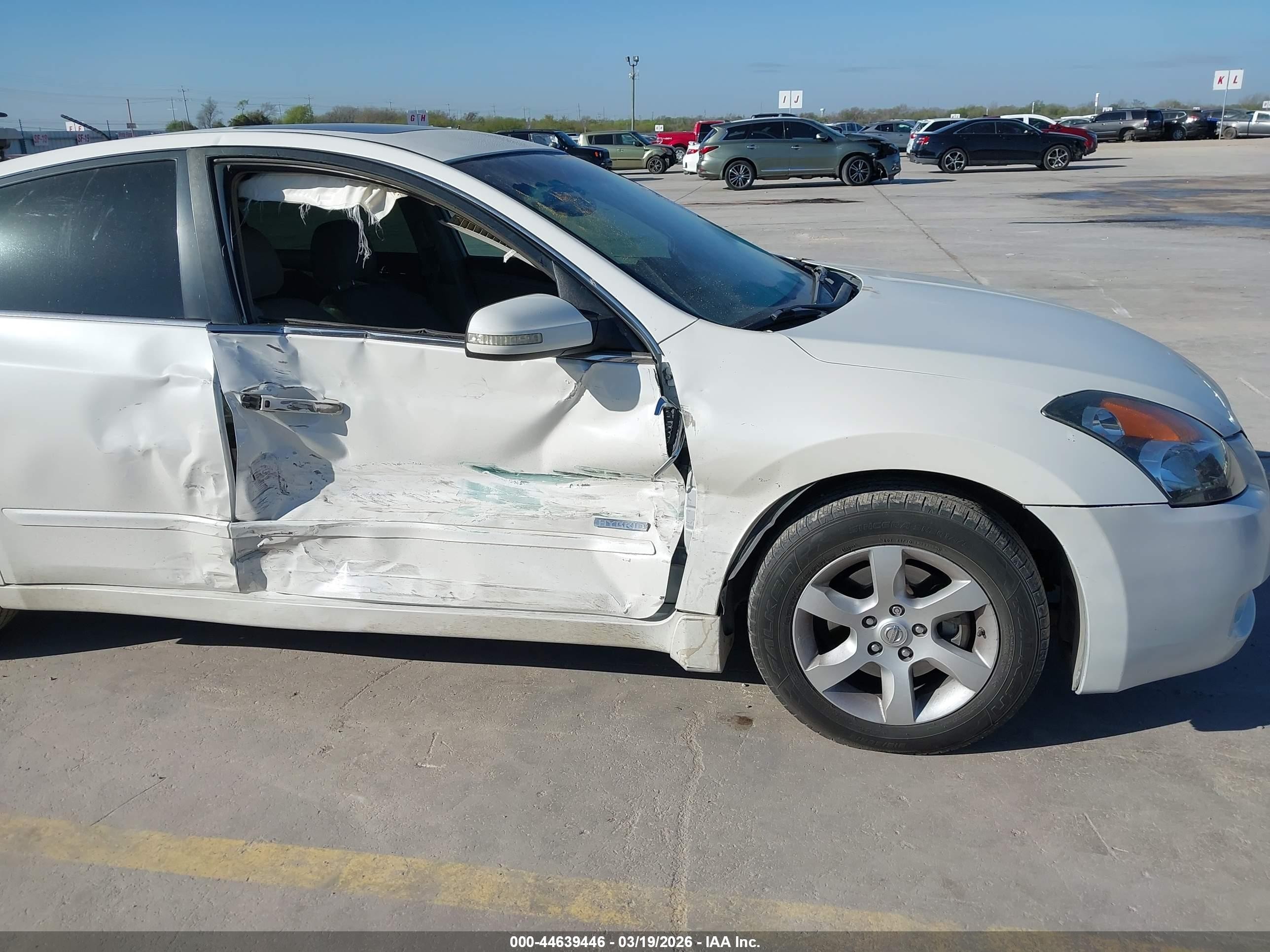 2007 Nissan Altima Hybrid   White vin: 1N4CL21EX7C210761