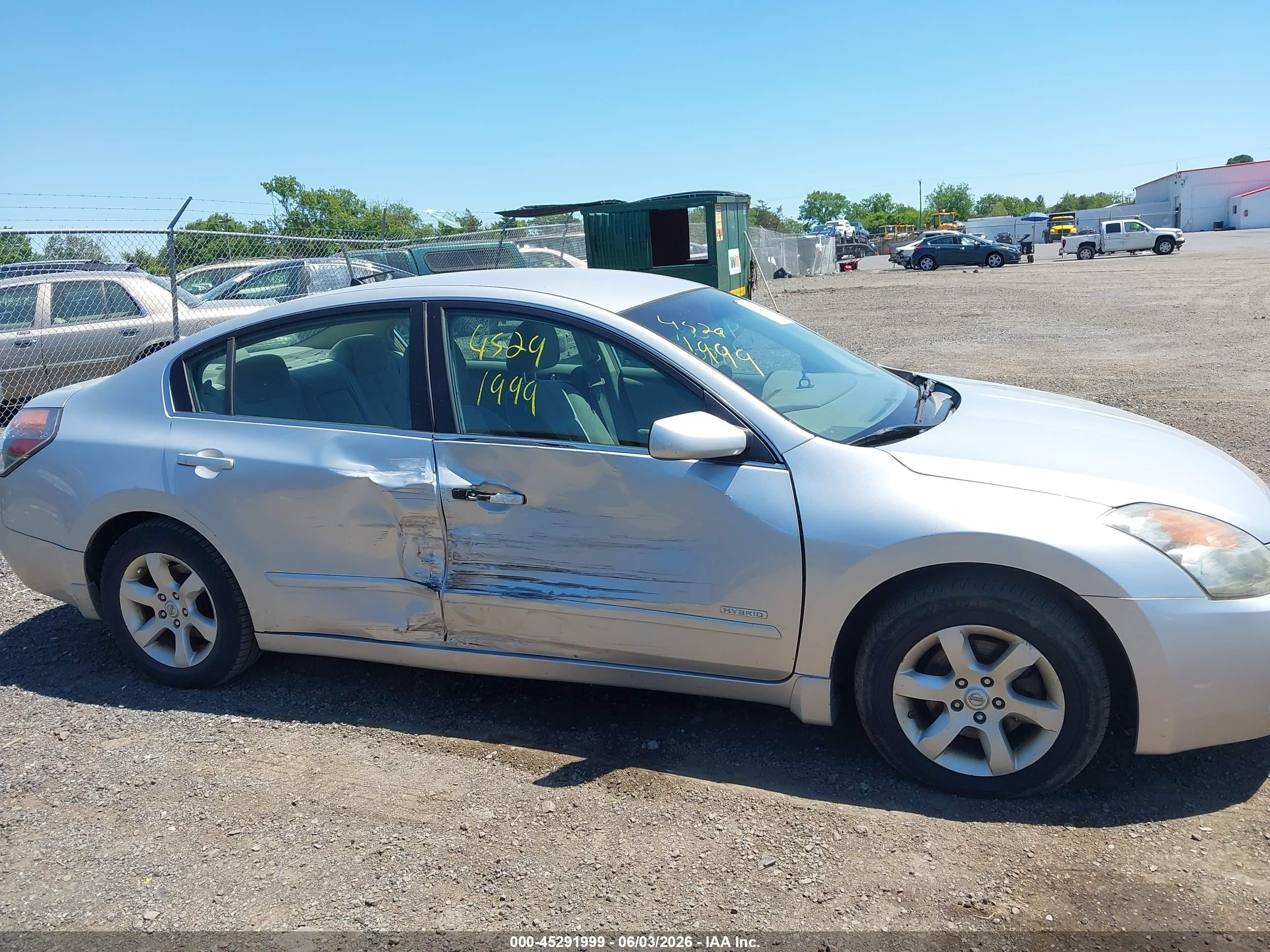 2007 Nissan Altima Hybrid   Silver vin: 1N4CL21EX7C236471