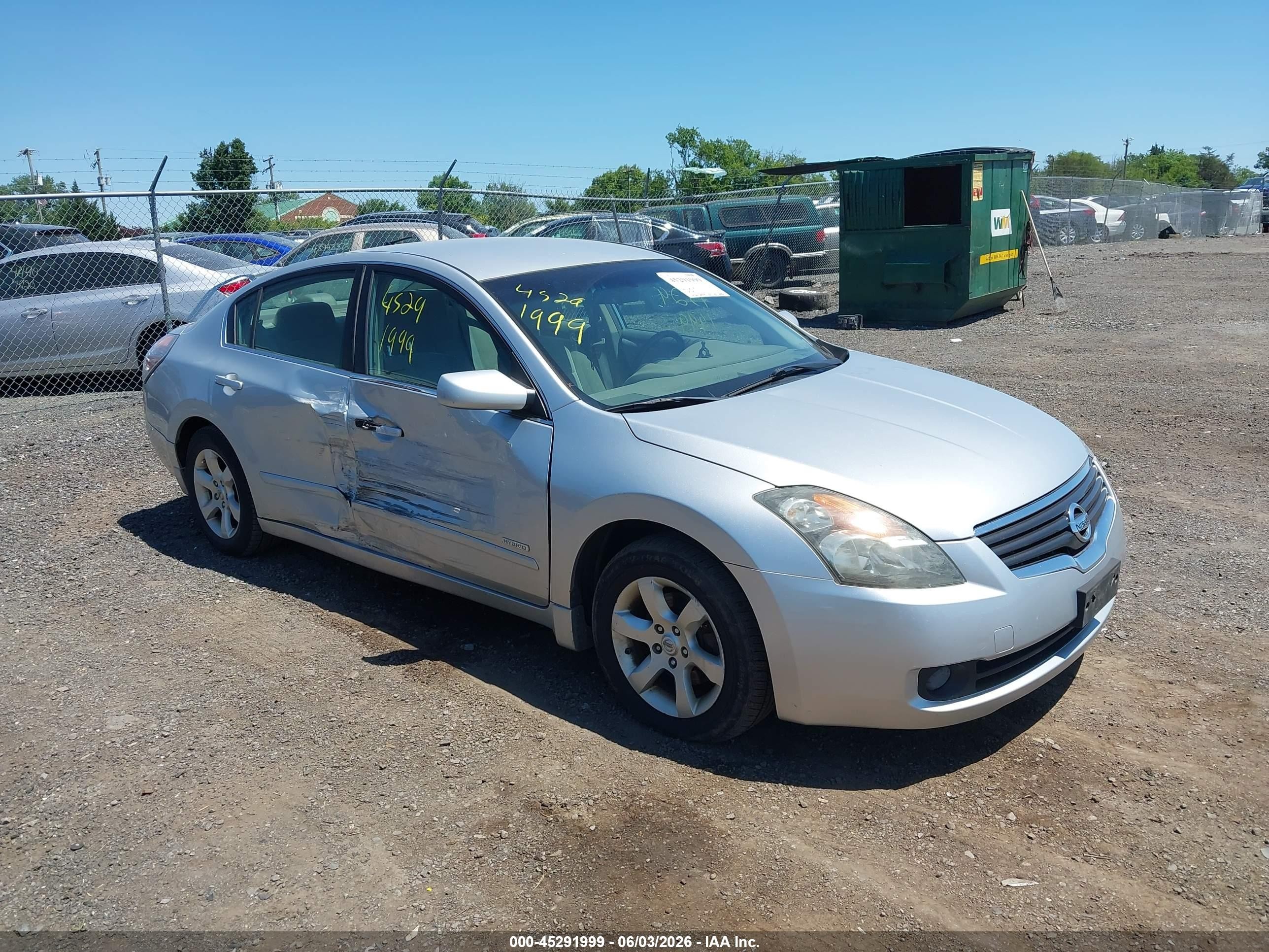 2007 Nissan Altima Hybrid   Silver vin: 1N4CL21EX7C236471