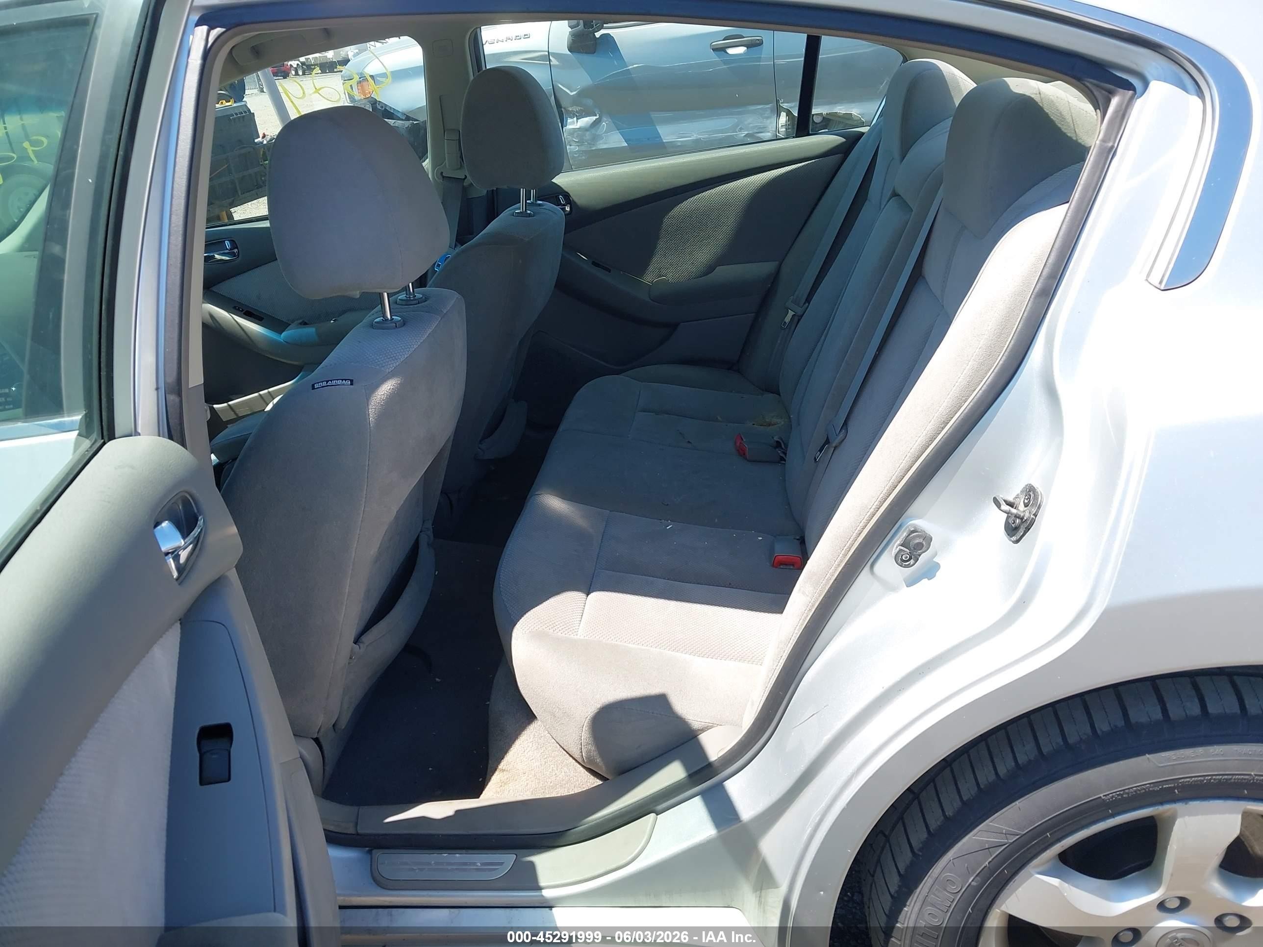 2007 Nissan Altima Hybrid   Silver vin: 1N4CL21EX7C236471