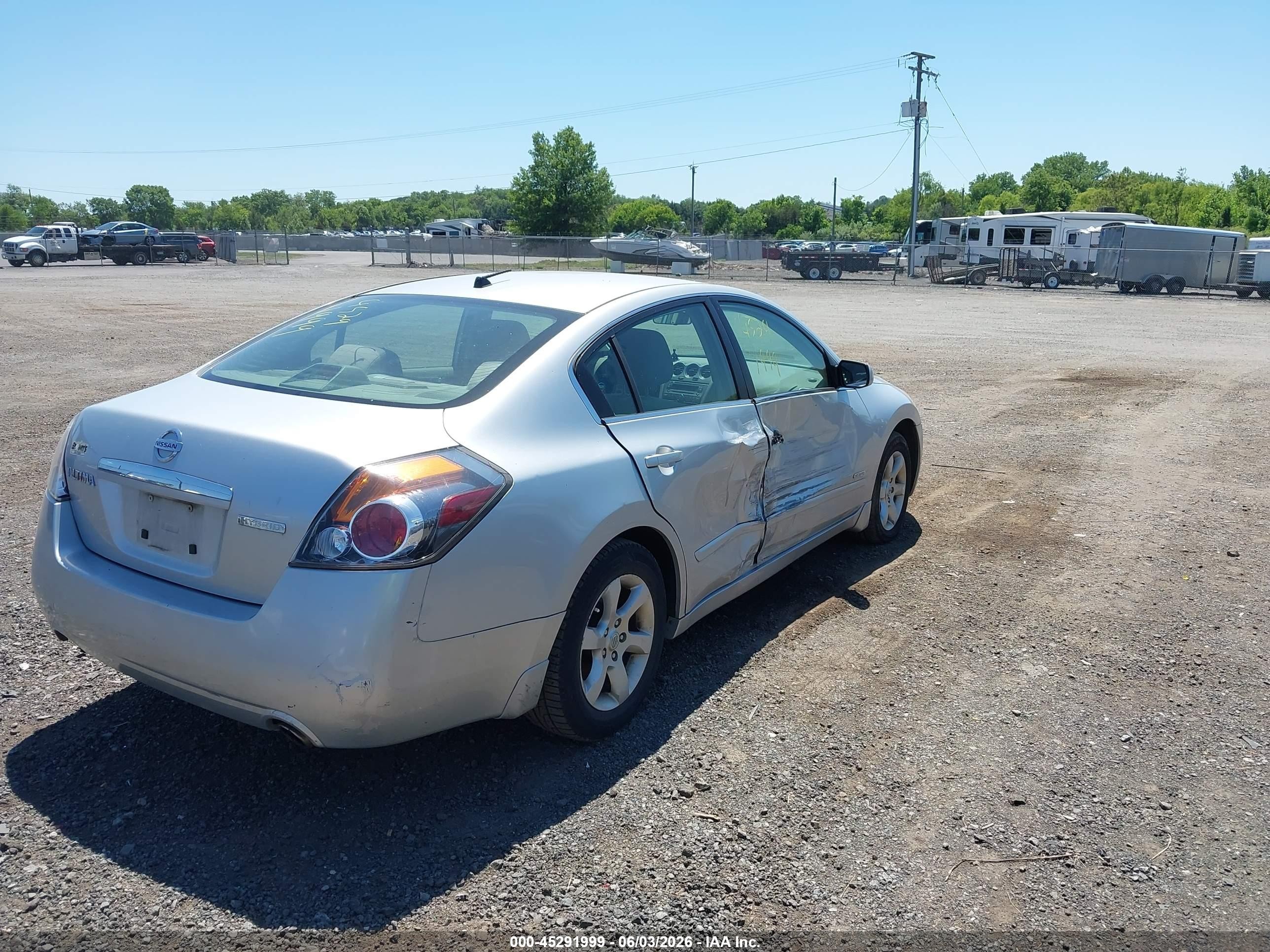 2007 Nissan Altima Hybrid   Silver vin: 1N4CL21EX7C236471