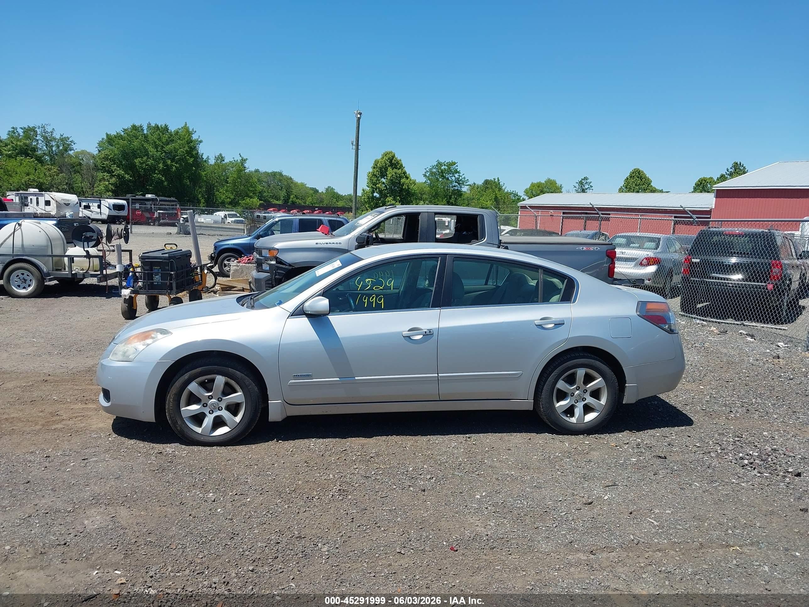 2007 Nissan Altima Hybrid   Silver vin: 1N4CL21EX7C236471