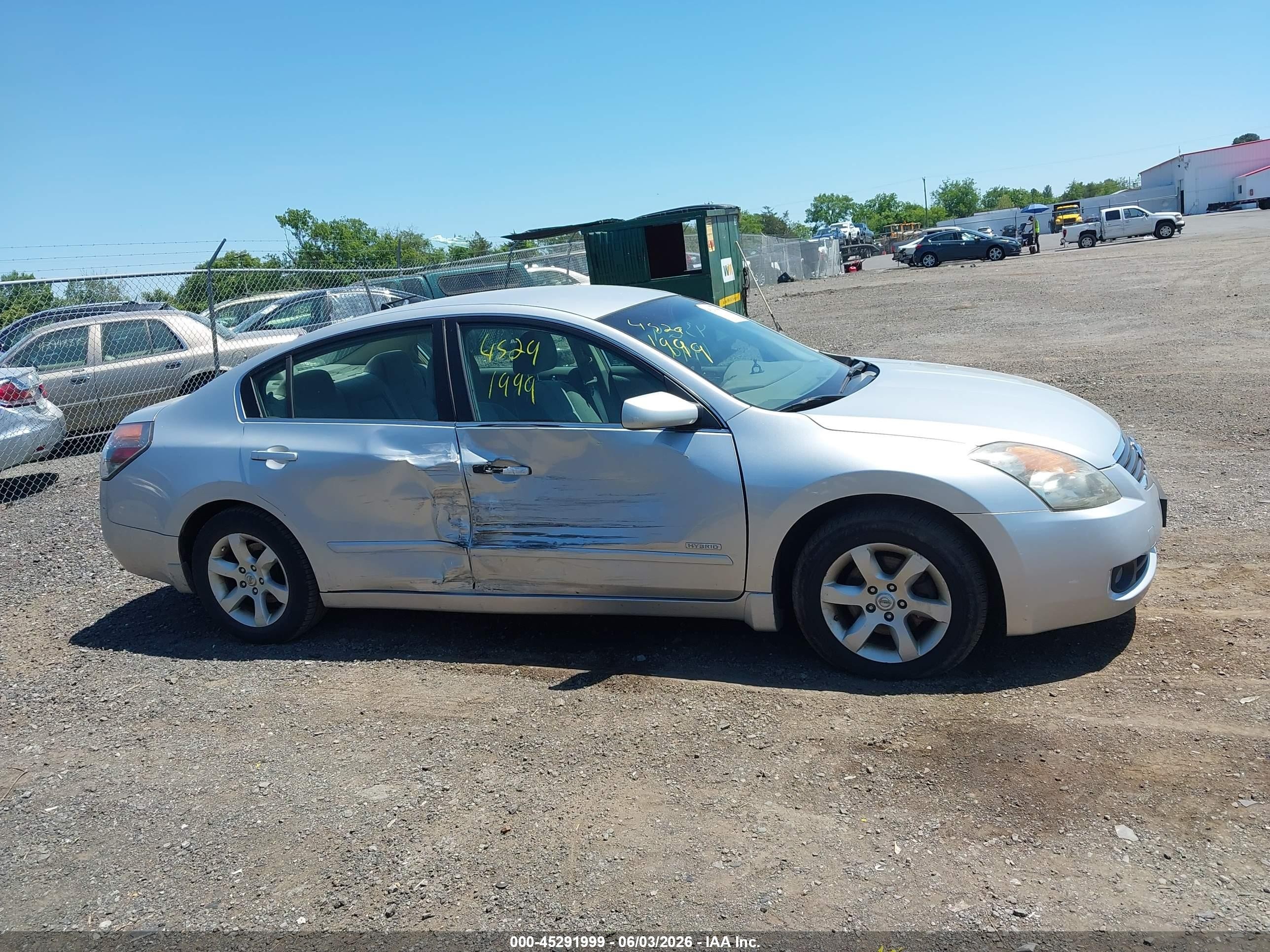 2007 Nissan Altima Hybrid   Silver vin: 1N4CL21EX7C236471