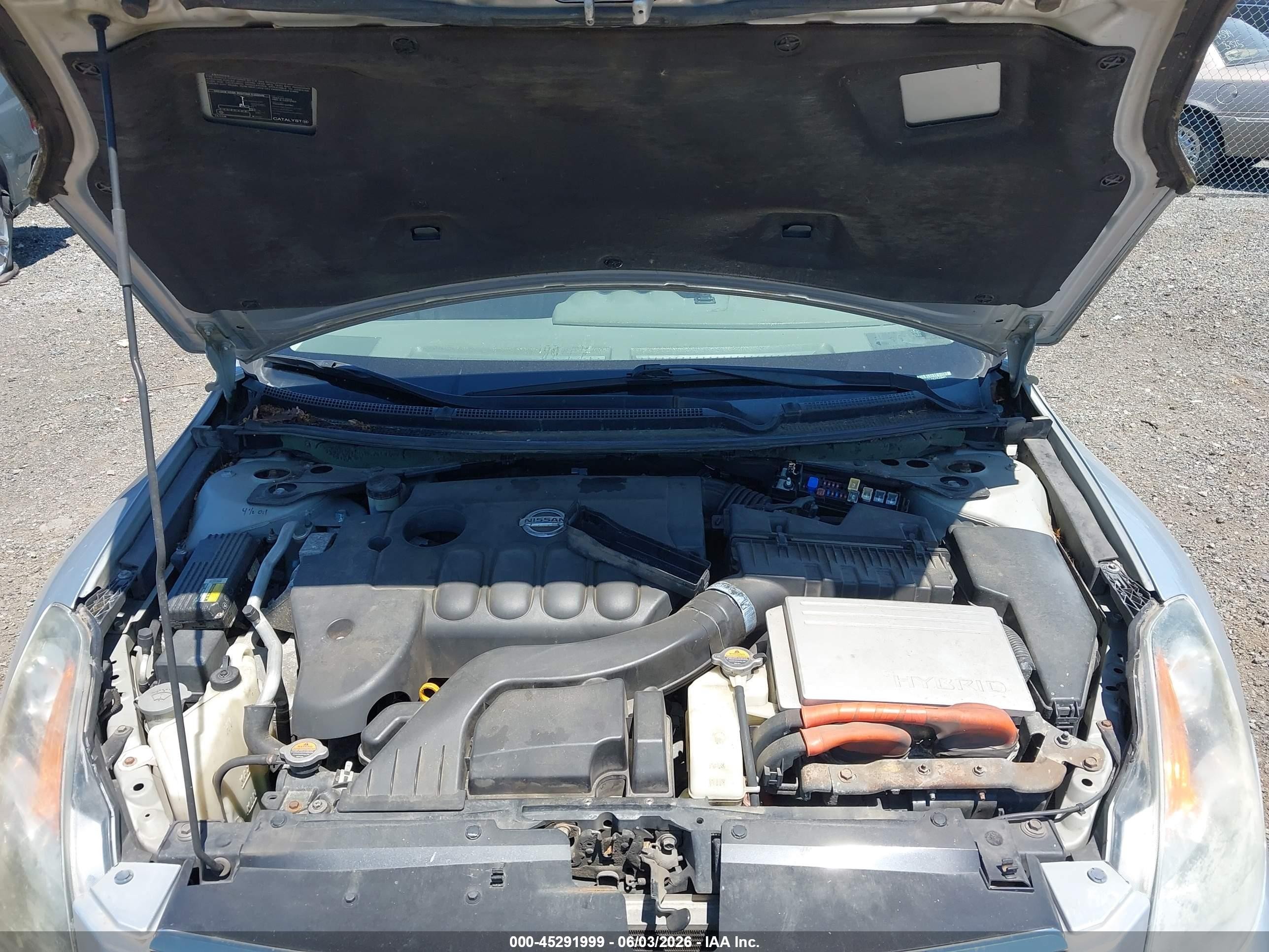 2007 Nissan Altima Hybrid   Silver vin: 1N4CL21EX7C236471