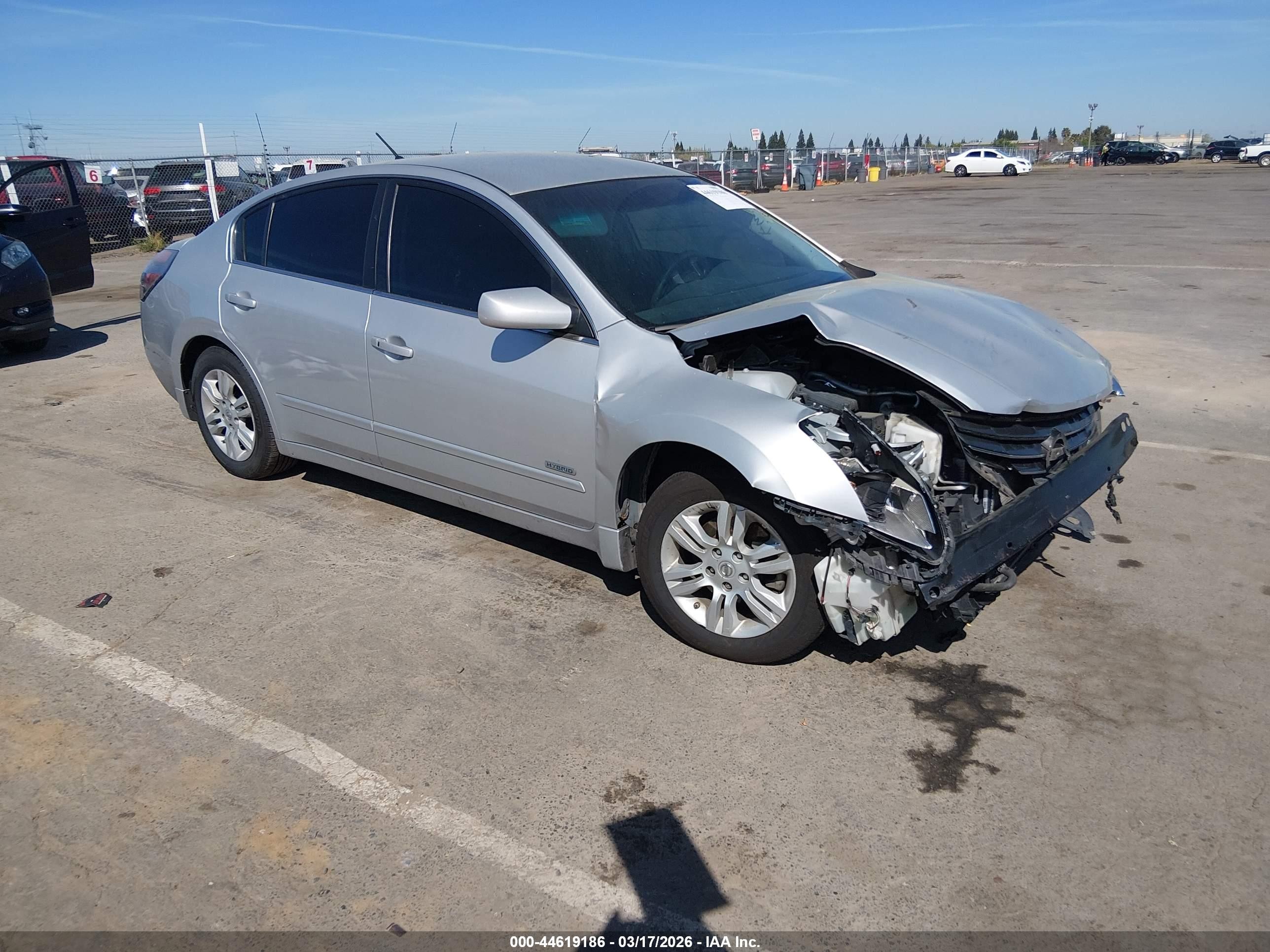 2011 Nissan Altima Hybrid   Серебряный vin: 1N4CL2AP0BC107455