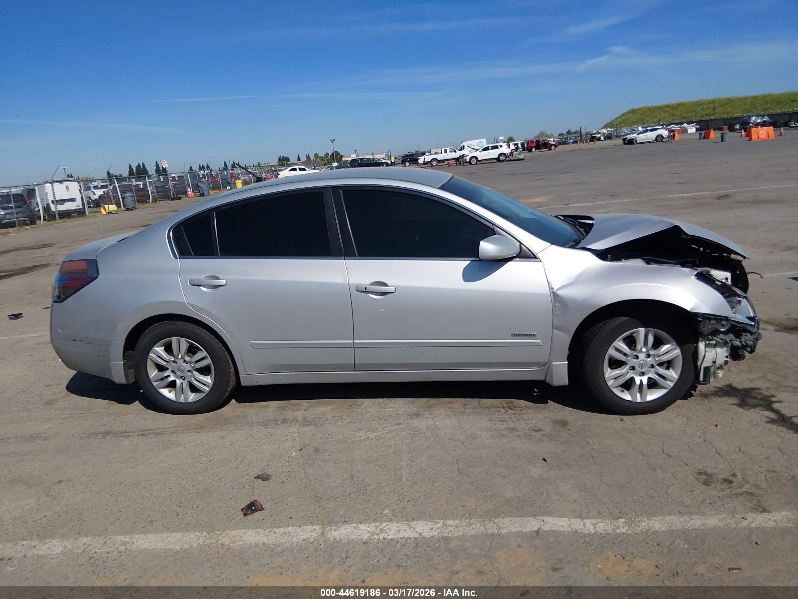 2011 Nissan Altima Hybrid   Silver vin: 1N4CL2AP0BC107455