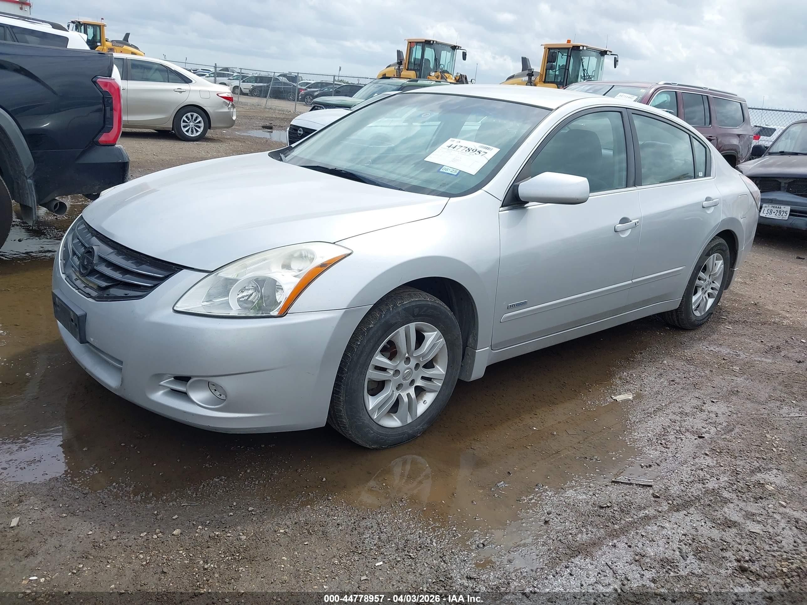 2011 Nissan Altima Hybrid   Silver vin: 1N4CL2AP1BC126287