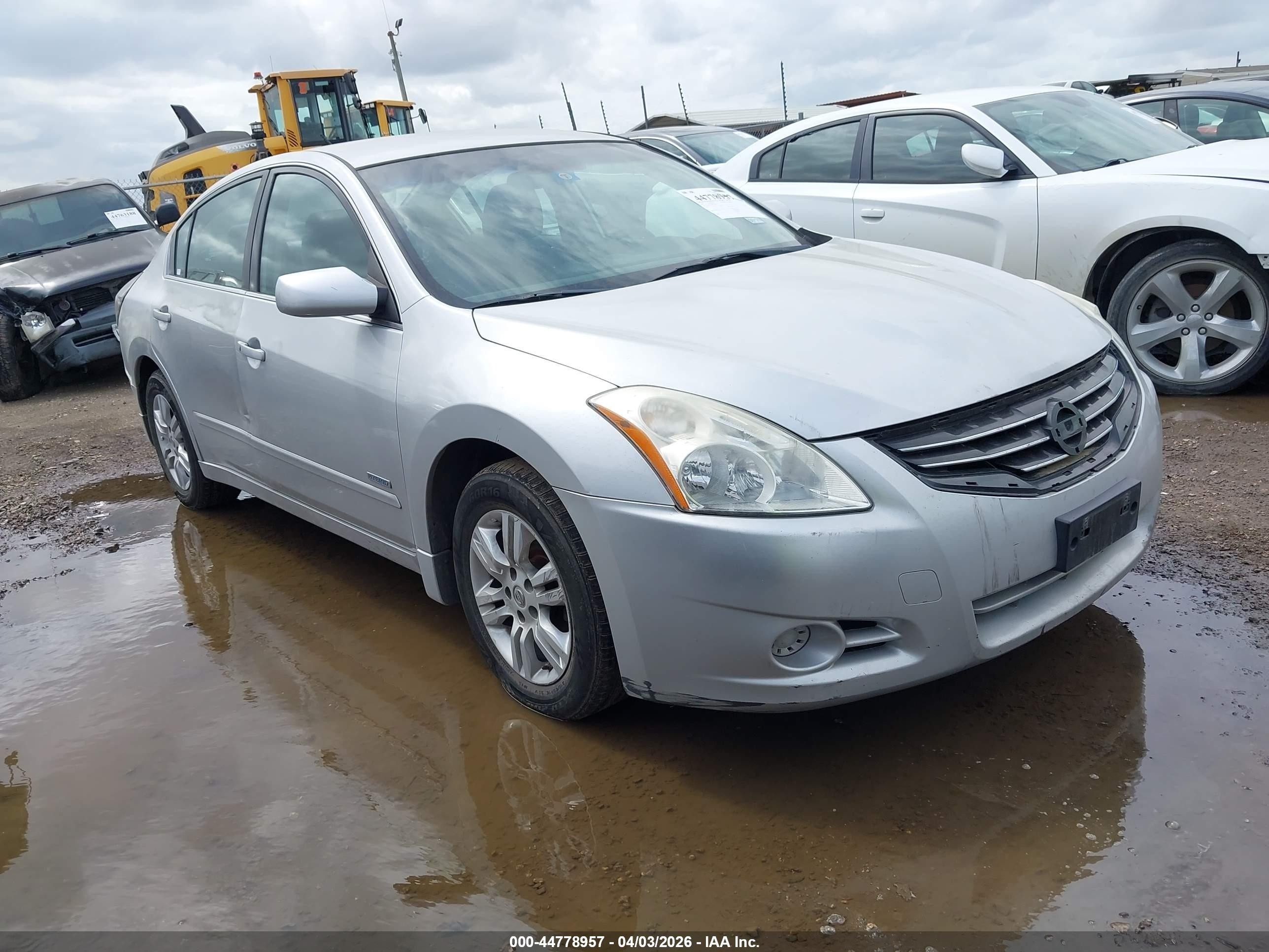 2011 Nissan Altima Hybrid   Silver vin: 1N4CL2AP1BC126287