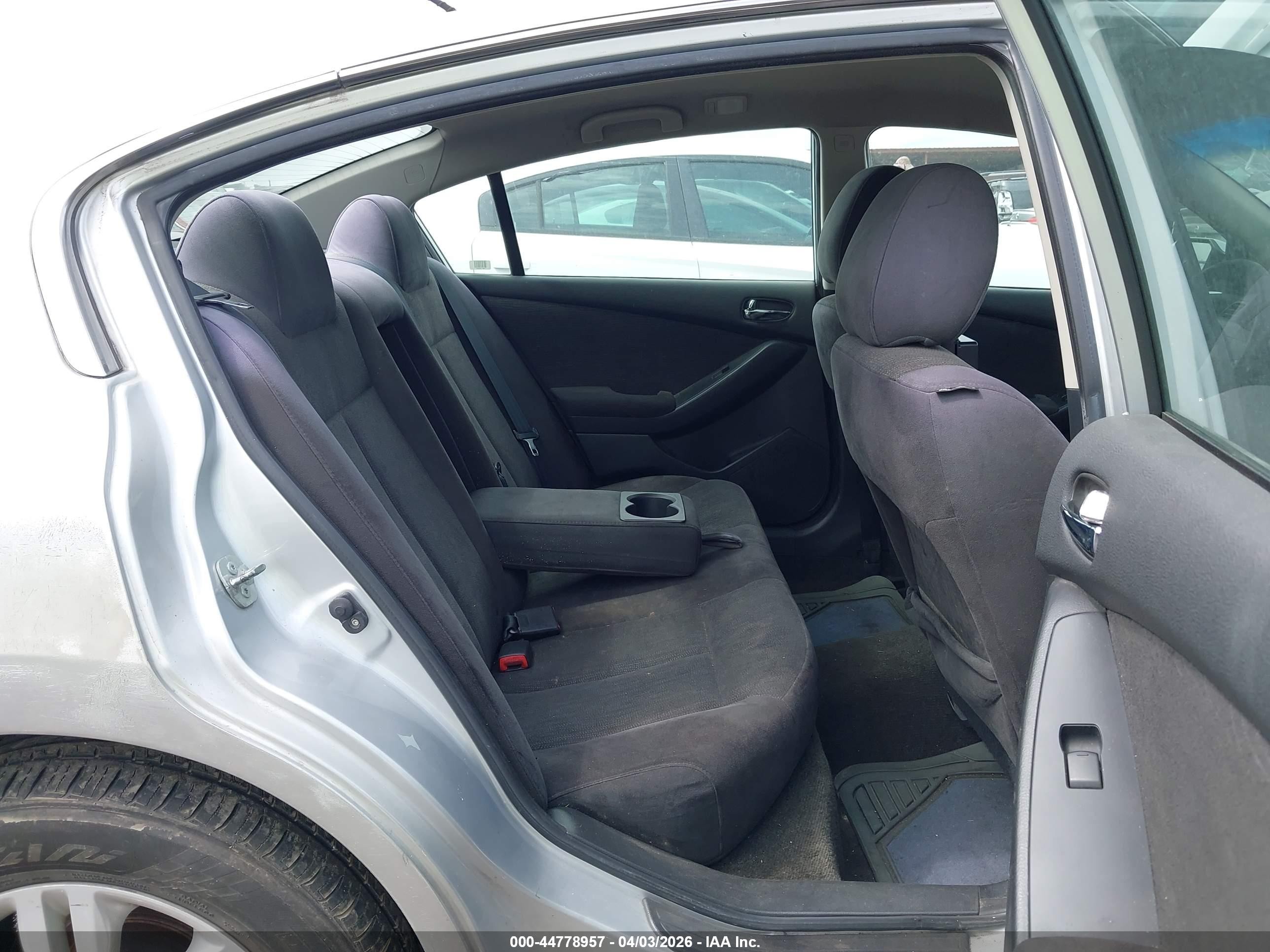 2011 Nissan Altima Hybrid   Silver vin: 1N4CL2AP1BC126287