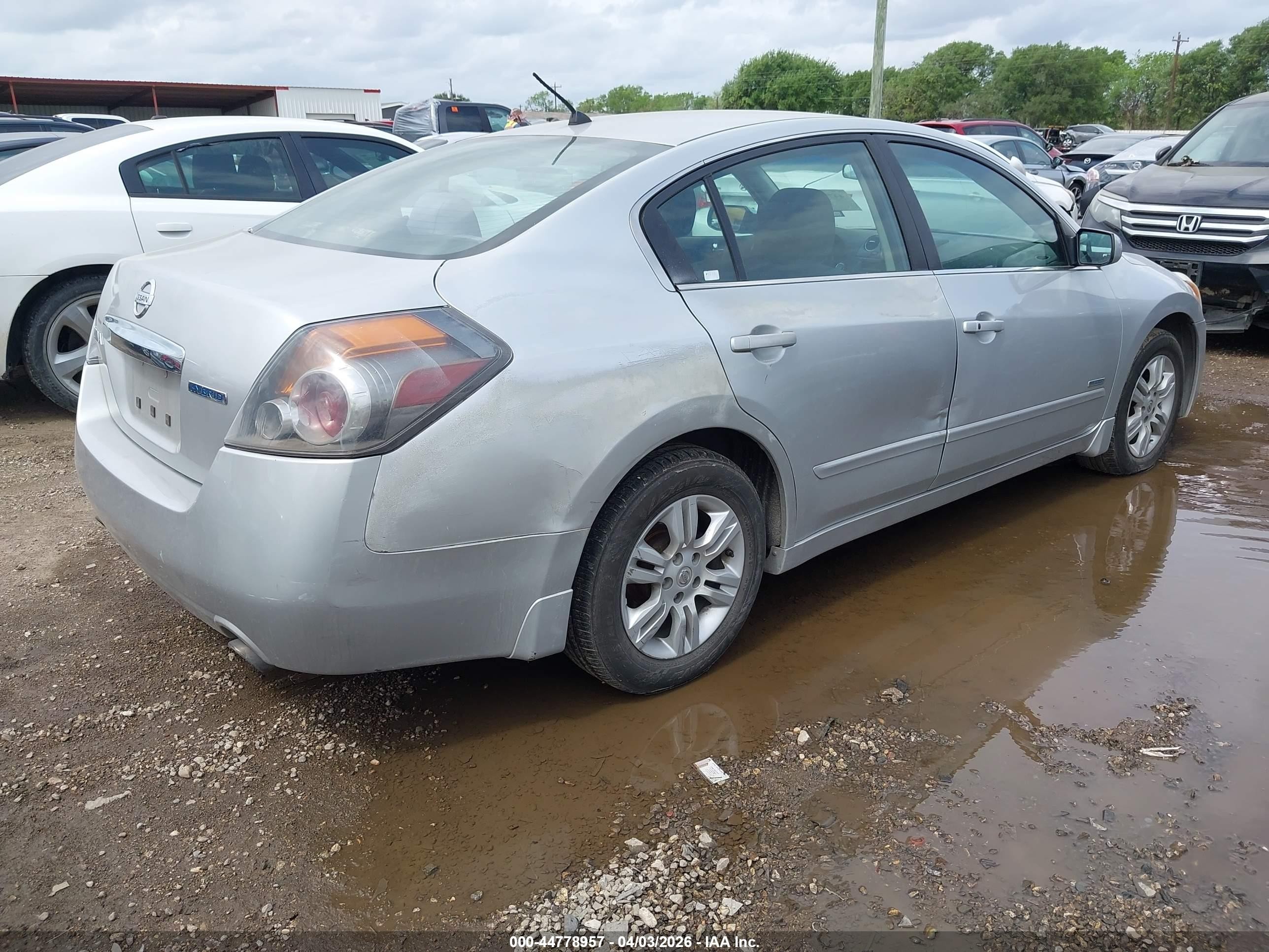 2011 Nissan Altima Hybrid   Silver vin: 1N4CL2AP1BC126287
