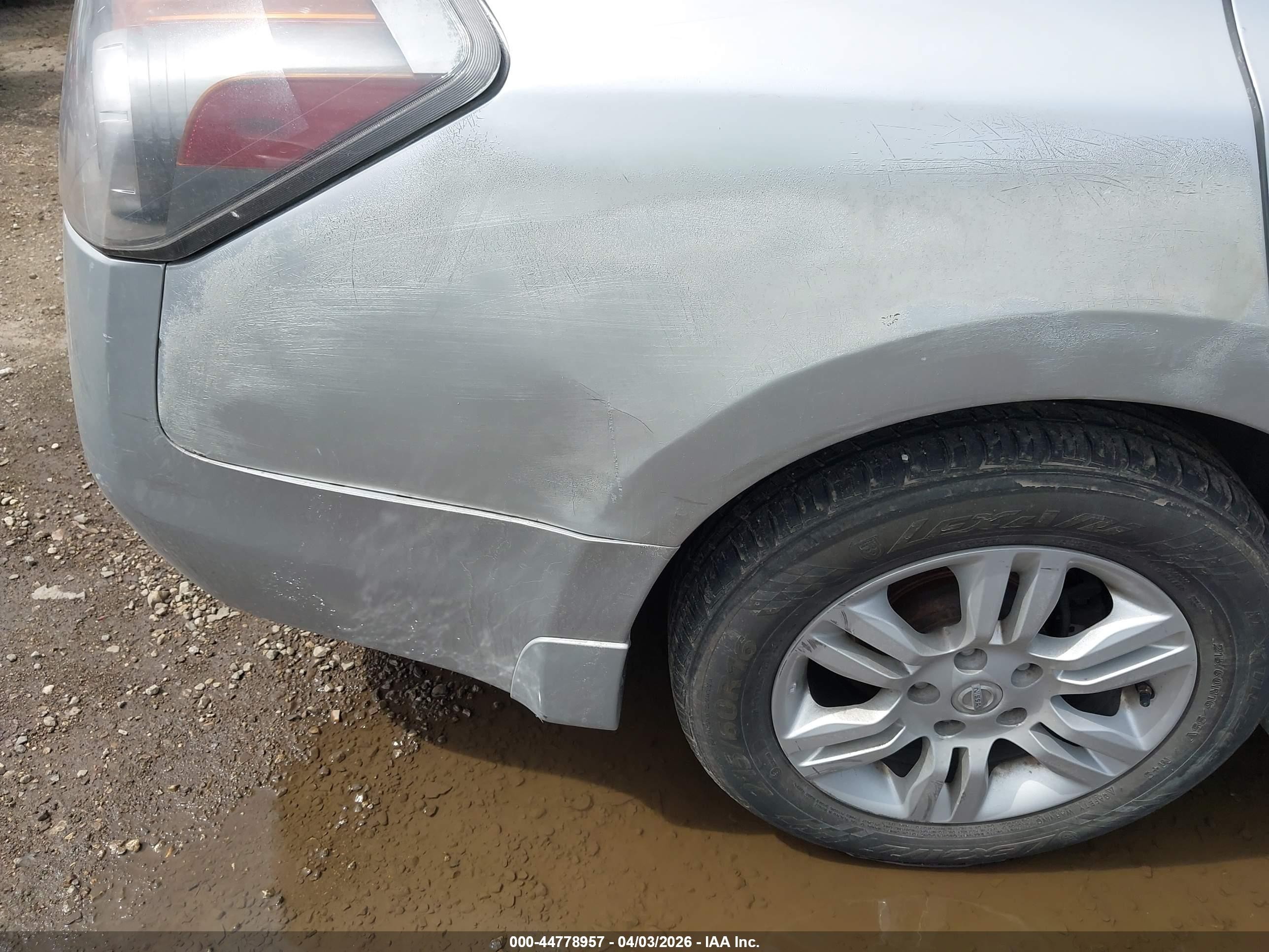 2011 Nissan Altima Hybrid   Silver vin: 1N4CL2AP1BC126287