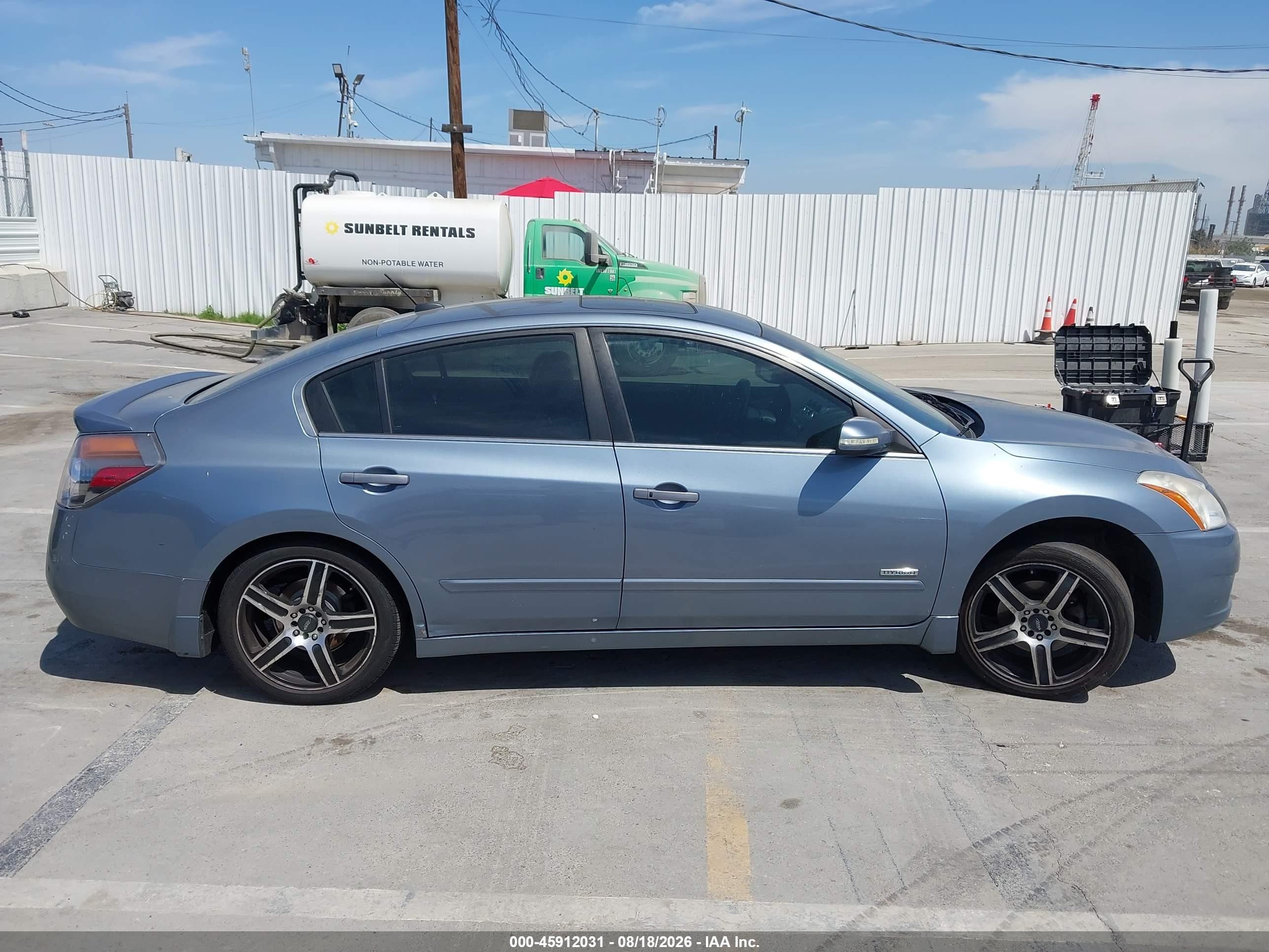 2011 Nissan Altima Hybrid   Light Blue vin: 1N4CL2AP2BC185476