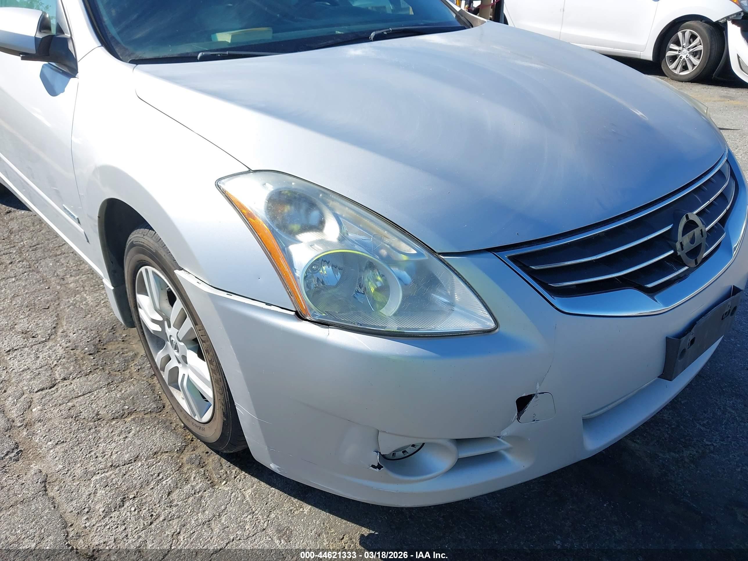 2011 Nissan Altima Hybrid   Silver vin: 1N4CL2AP3BC104100