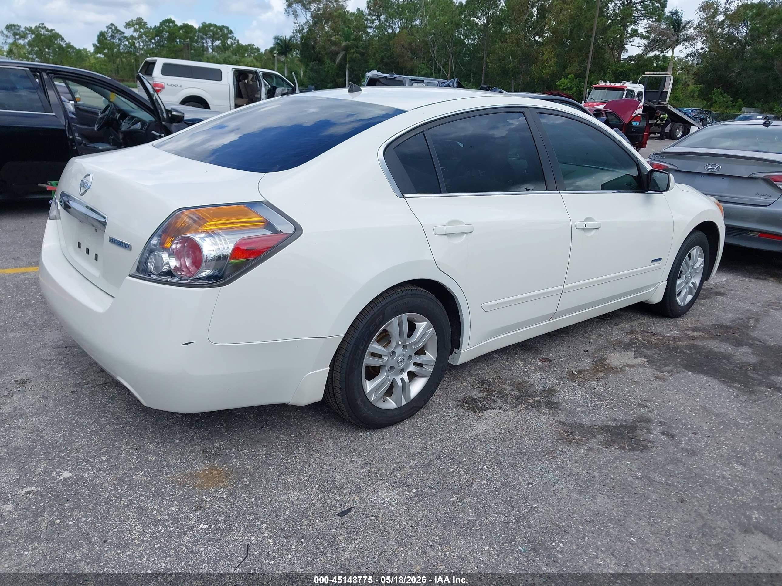 2010 Nissan Altima Hybrid   White vin: 1N4CL2AP5AC189973