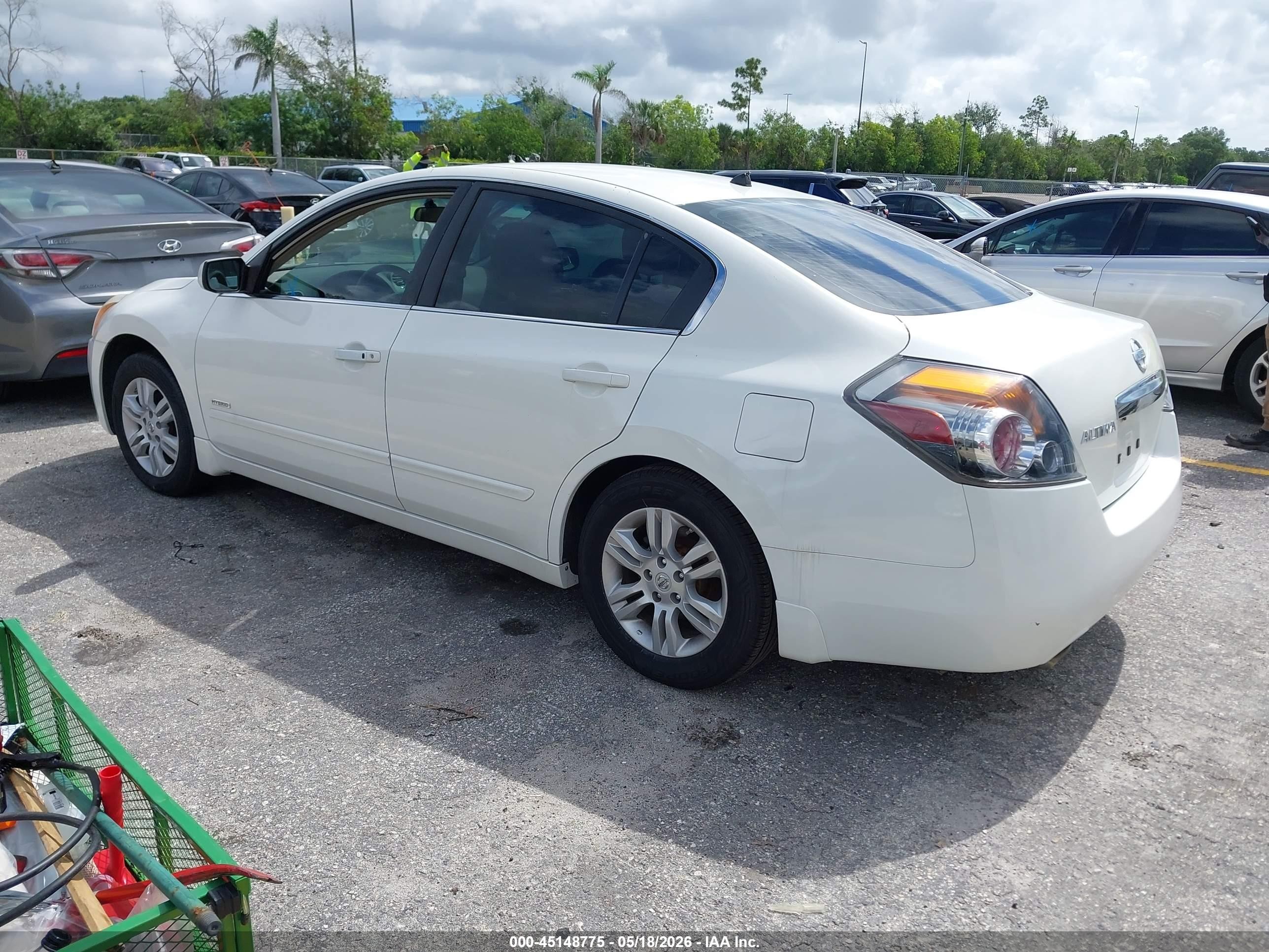 2010 Nissan Altima Hybrid   White vin: 1N4CL2AP5AC189973