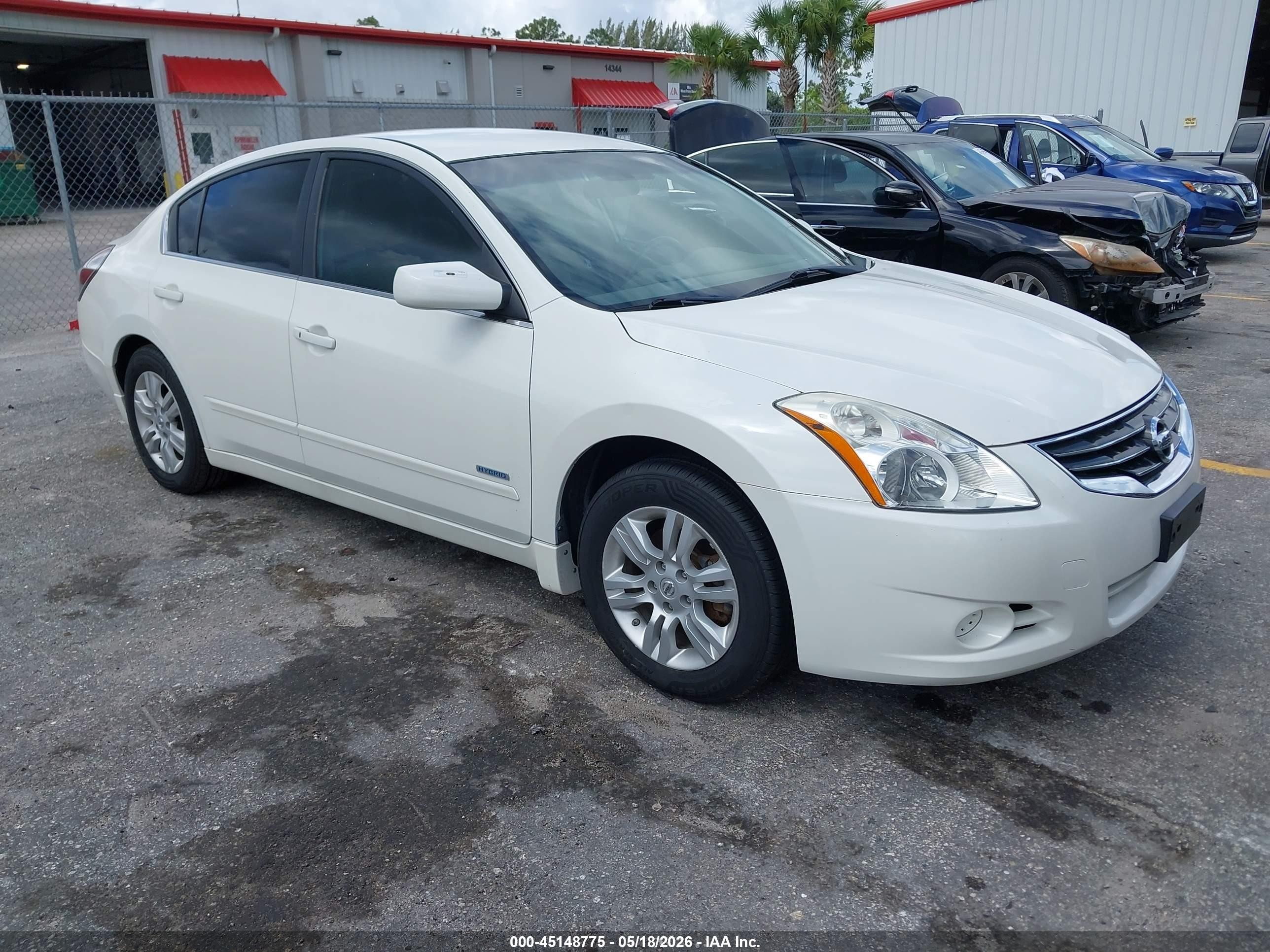 2010 Nissan Altima Hybrid   White vin: 1N4CL2AP5AC189973