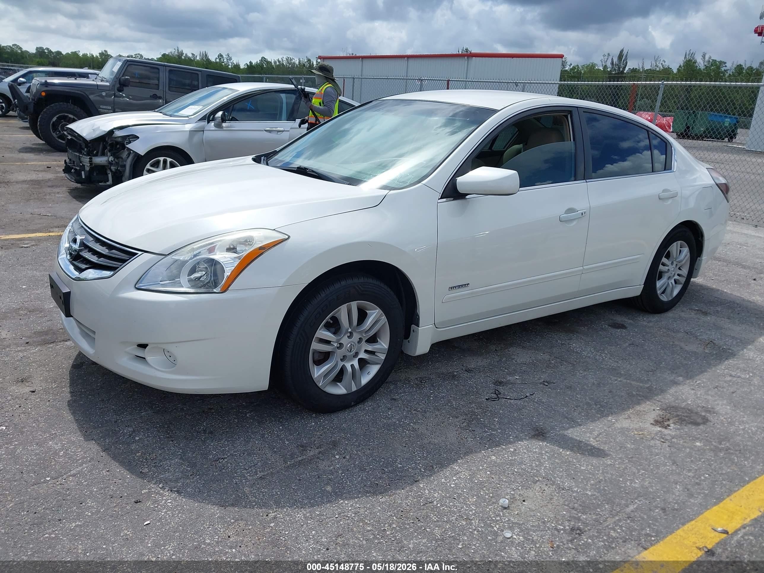 2010 Nissan Altima Hybrid   White vin: 1N4CL2AP5AC189973