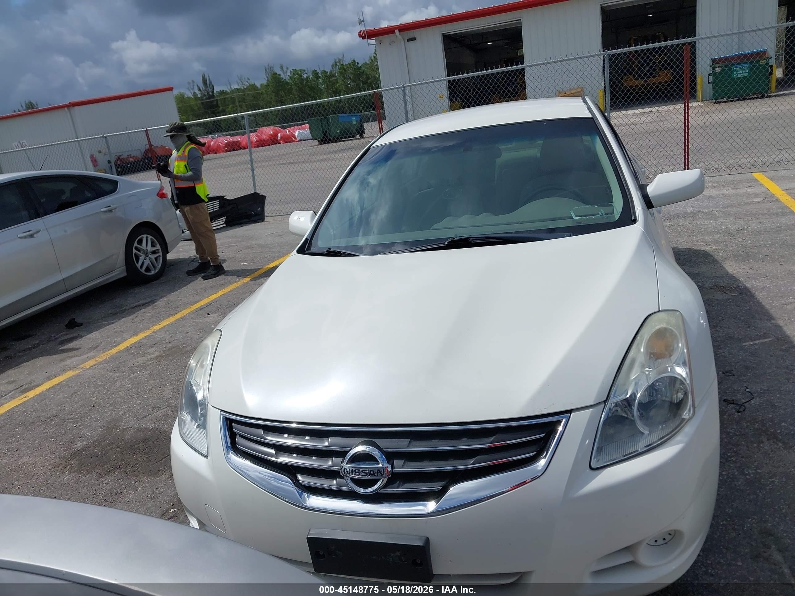 2010 Nissan Altima Hybrid   White vin: 1N4CL2AP5AC189973