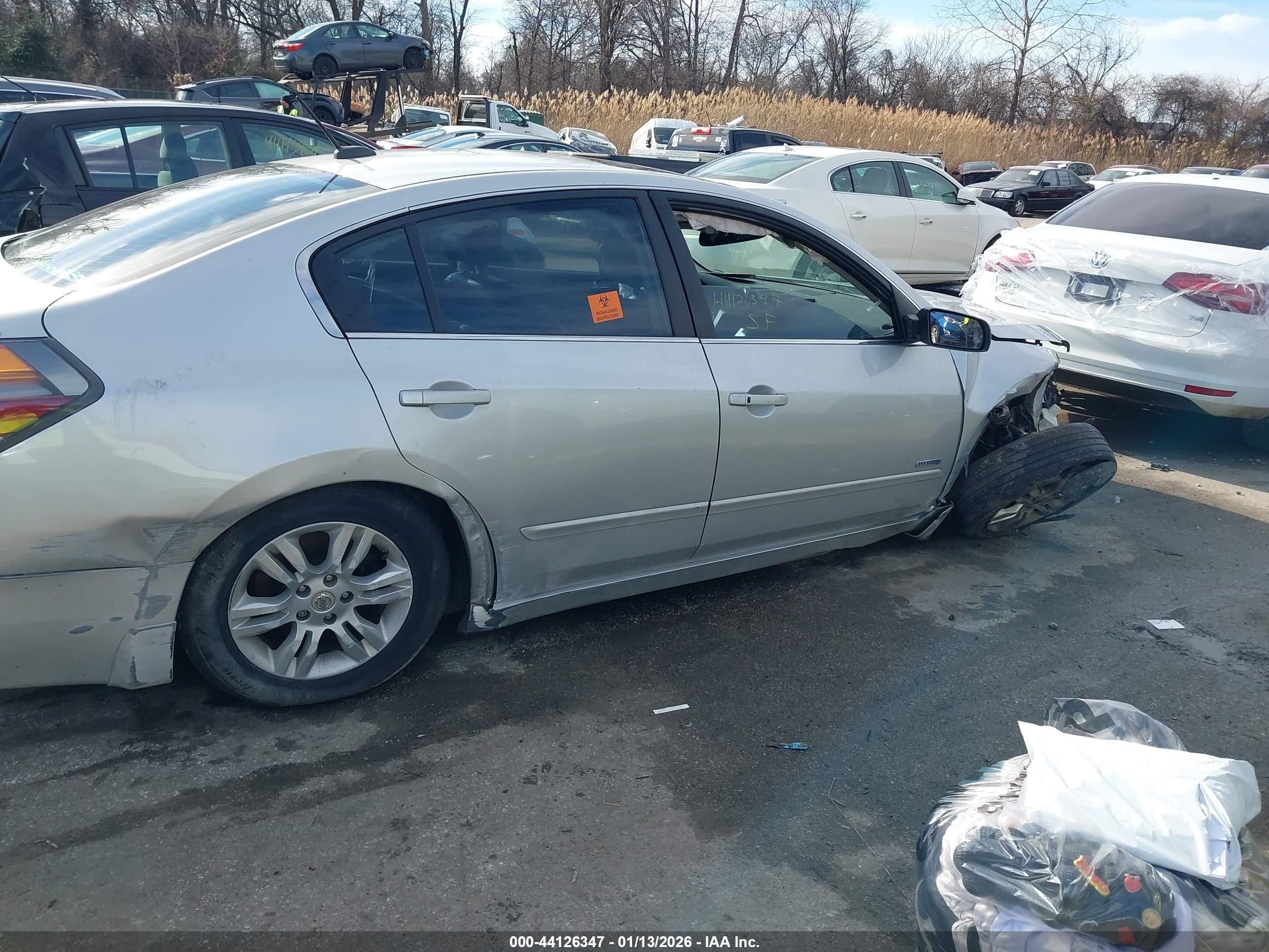 2011 Nissan Altima Hybrid   Silver vin: 1N4CL2AP6BC182886