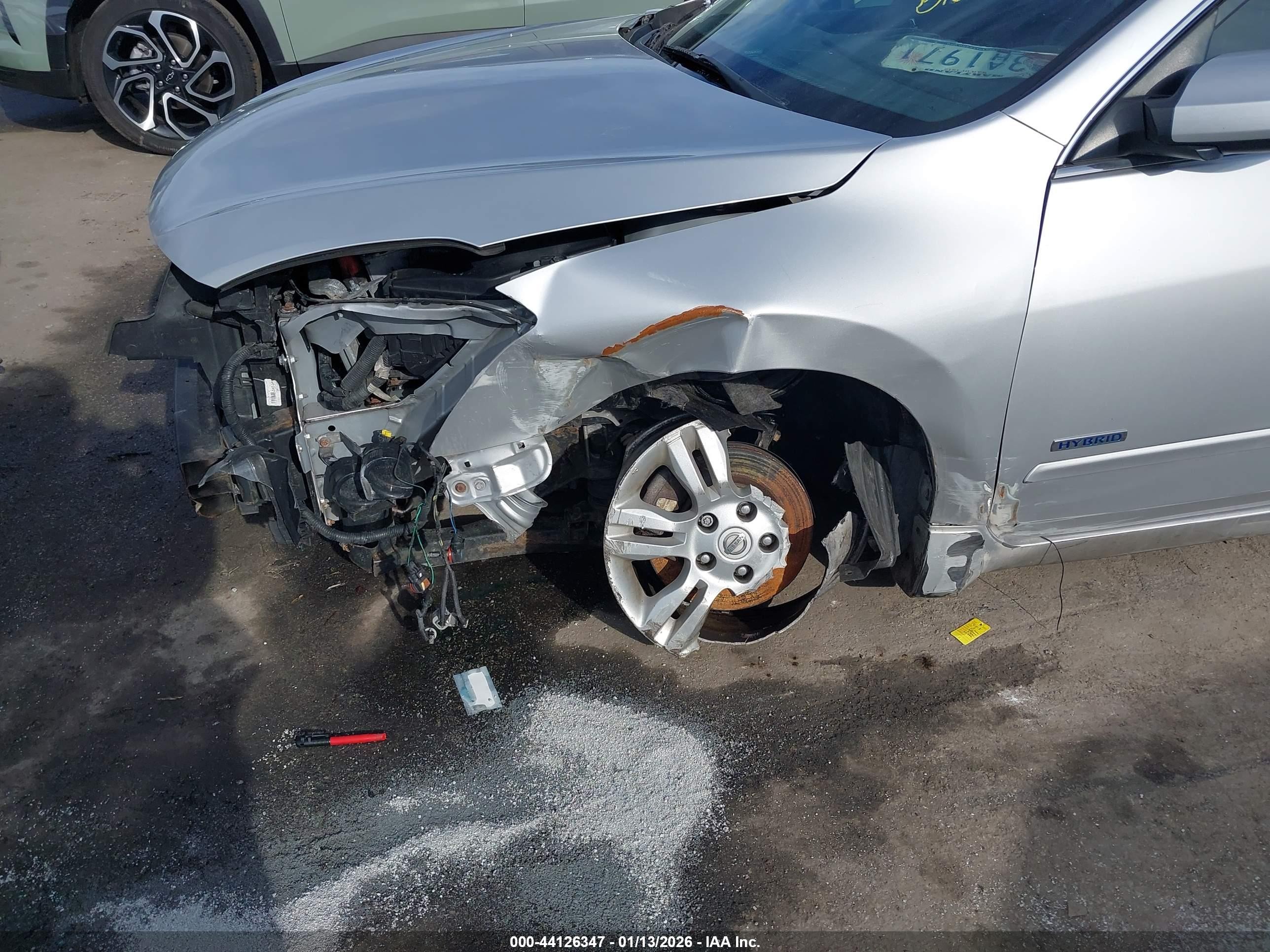2011 Nissan Altima Hybrid   Silver vin: 1N4CL2AP6BC182886
