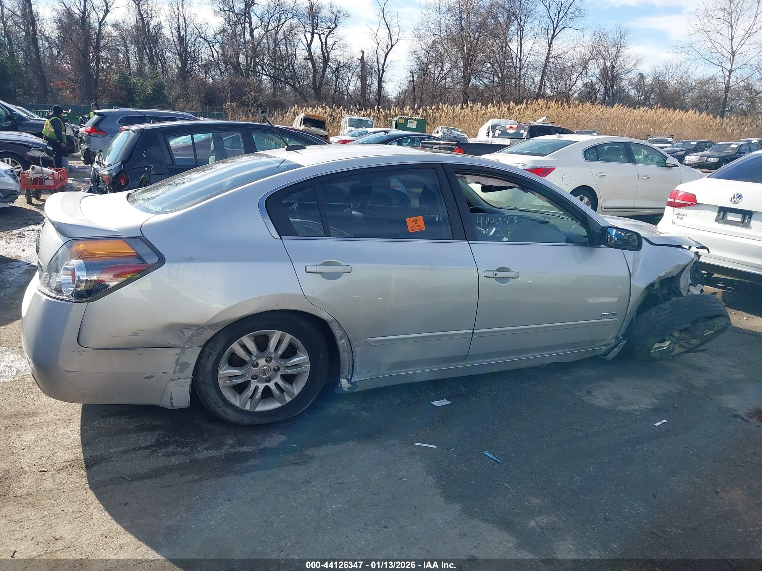 2011 Nissan Altima Hybrid   Silver vin: 1N4CL2AP6BC182886