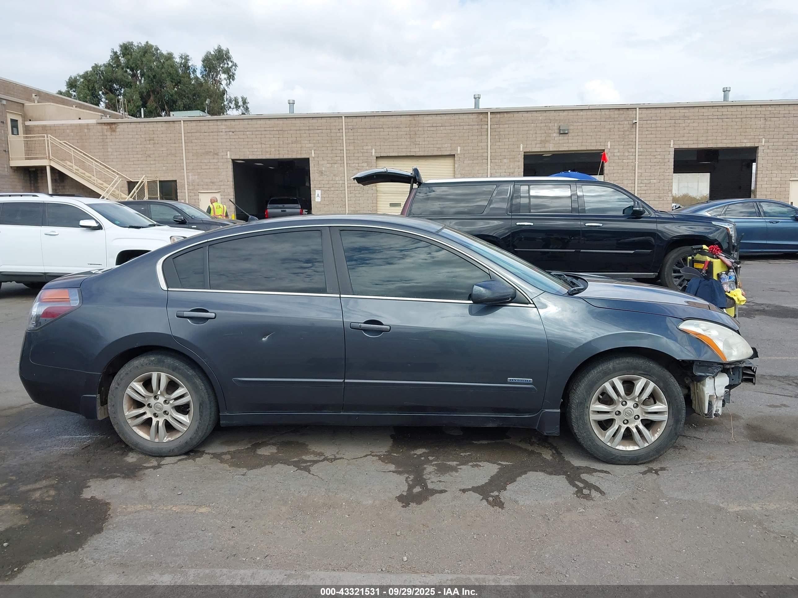 2011 Nissan Altima Hybrid   Серый vin: 1N4CL2AP7BC119988