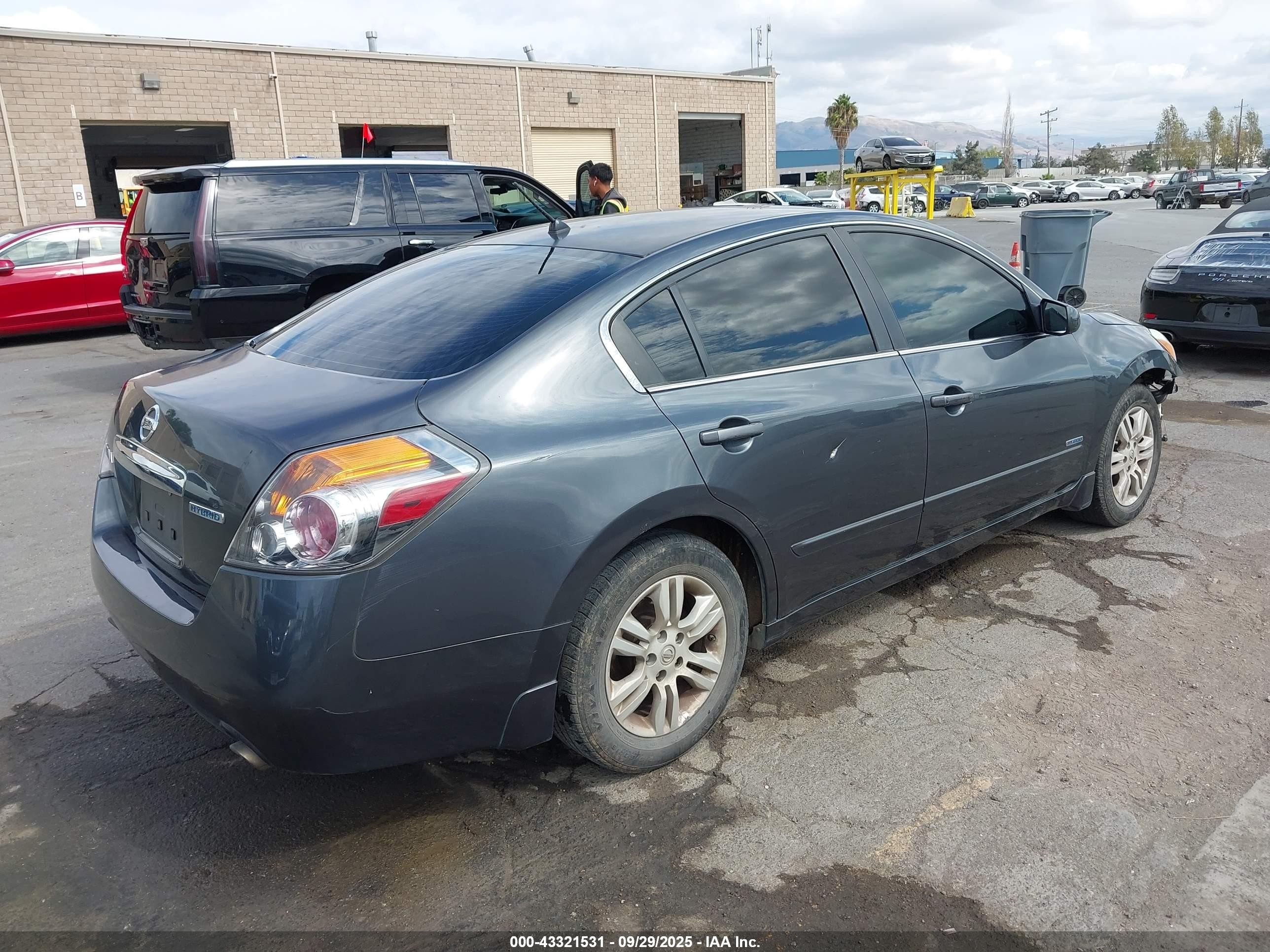 2011 Nissan Altima Hybrid   Серый vin: 1N4CL2AP7BC119988