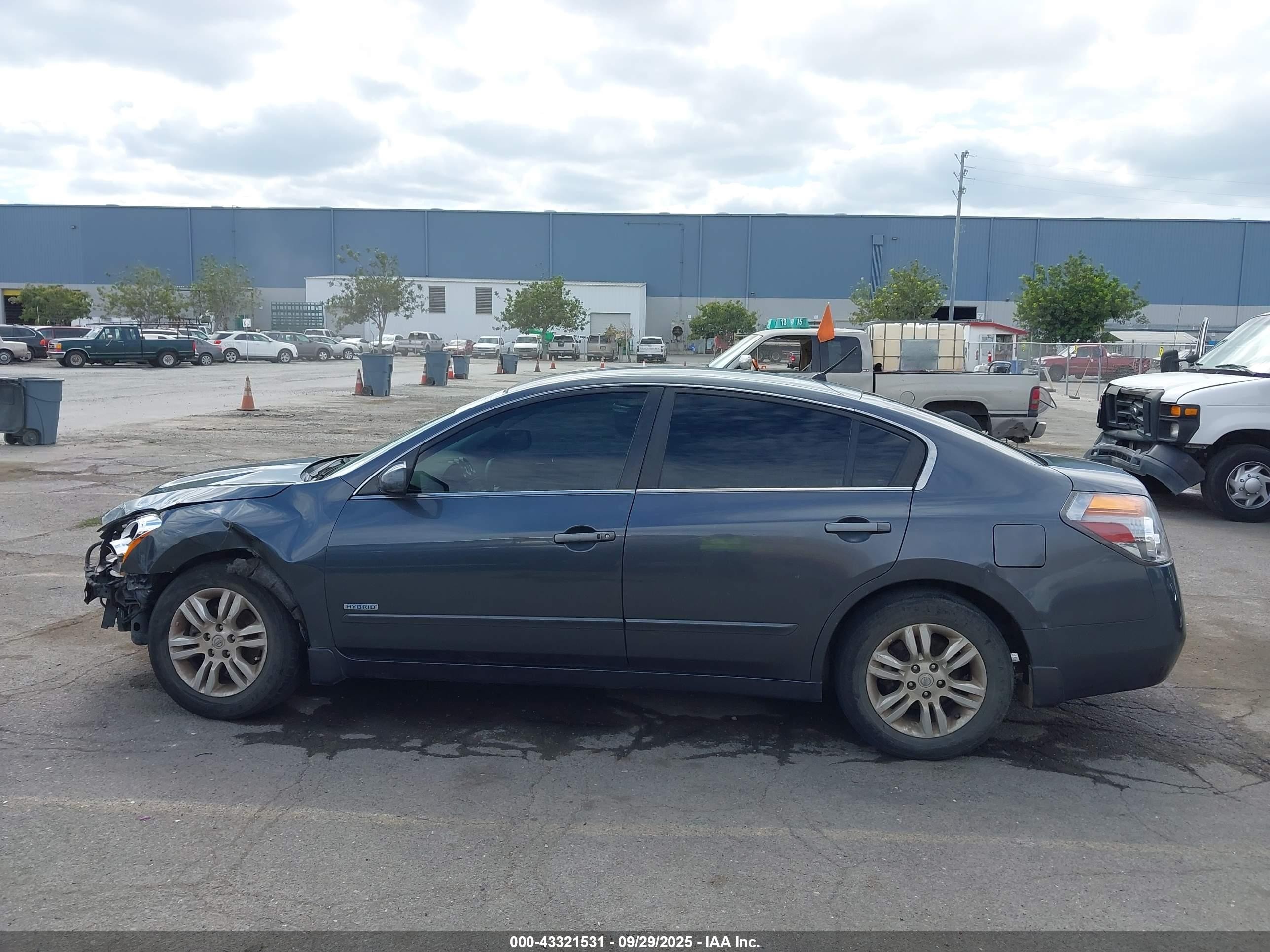 2011 Nissan Altima Hybrid   Серый vin: 1N4CL2AP7BC119988