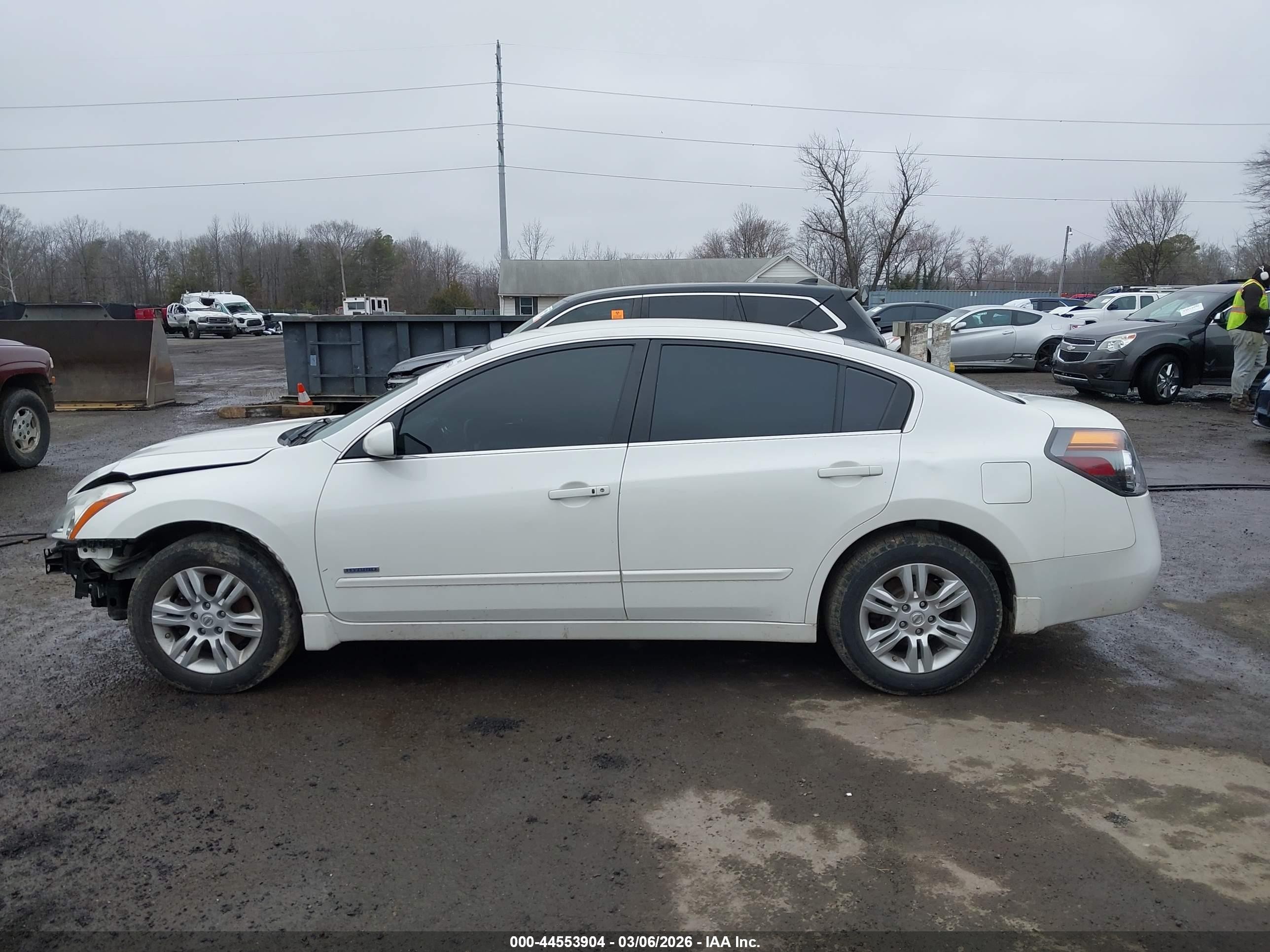 2011 Nissan Altima Hybrid   White vin: 1N4CL2AP7BC184923