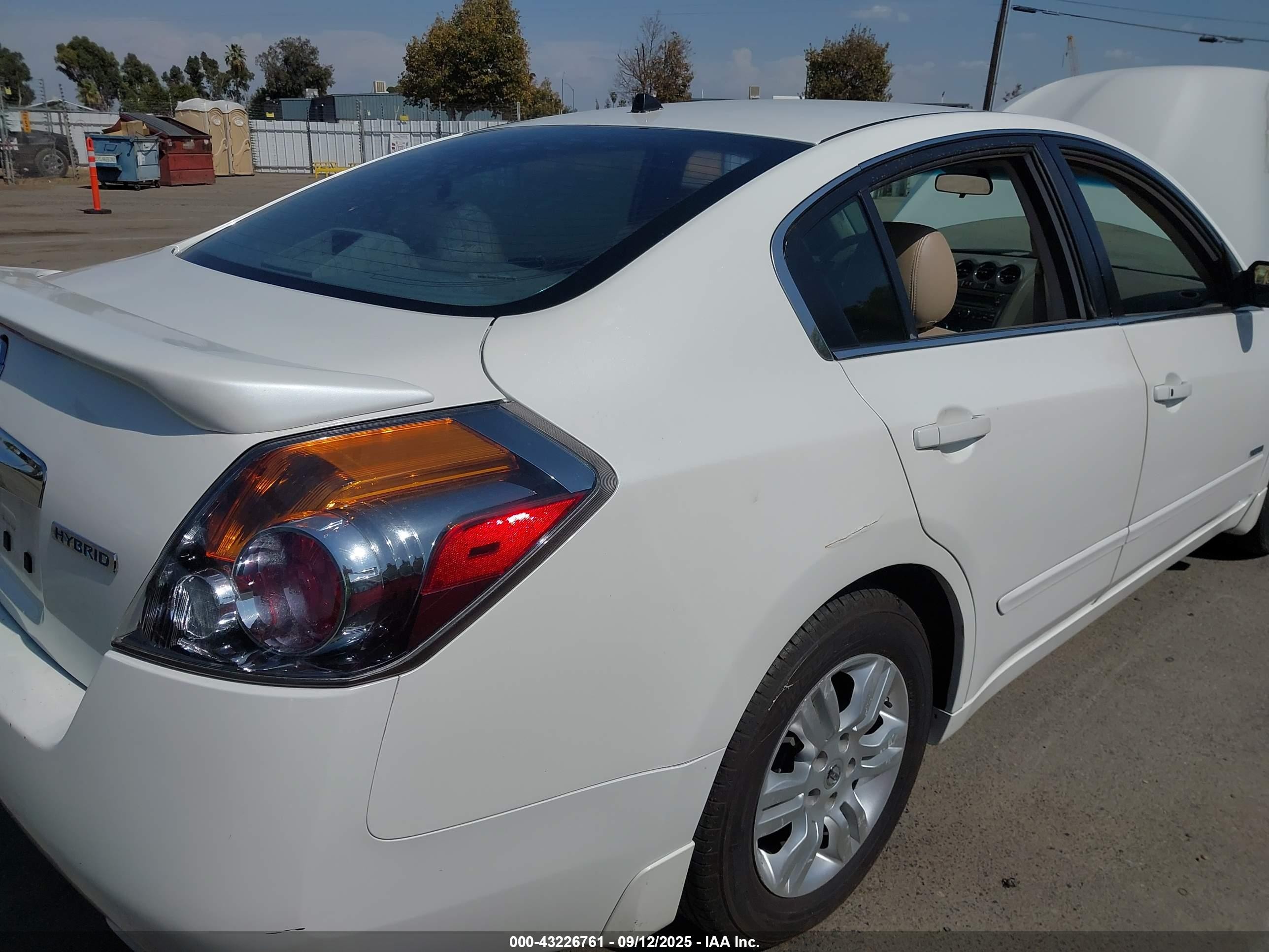 2011 Nissan Altima Hybrid   Белый vin: 1N4CL2AP7BC185151