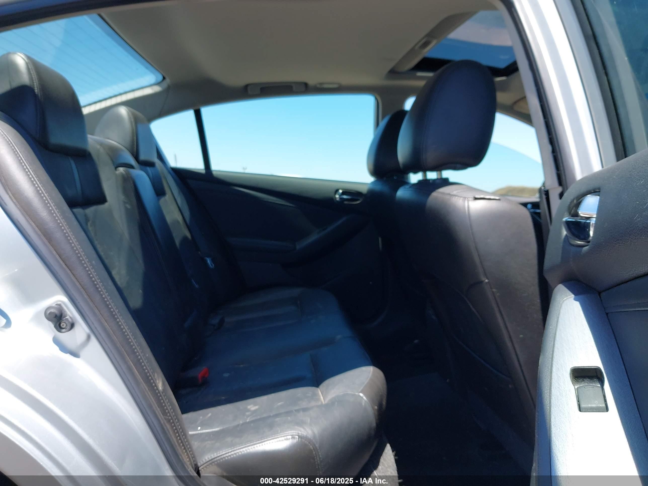 2011 Nissan Altima Hybrid   Silver vin: 1N4CL2AP8BC111060
