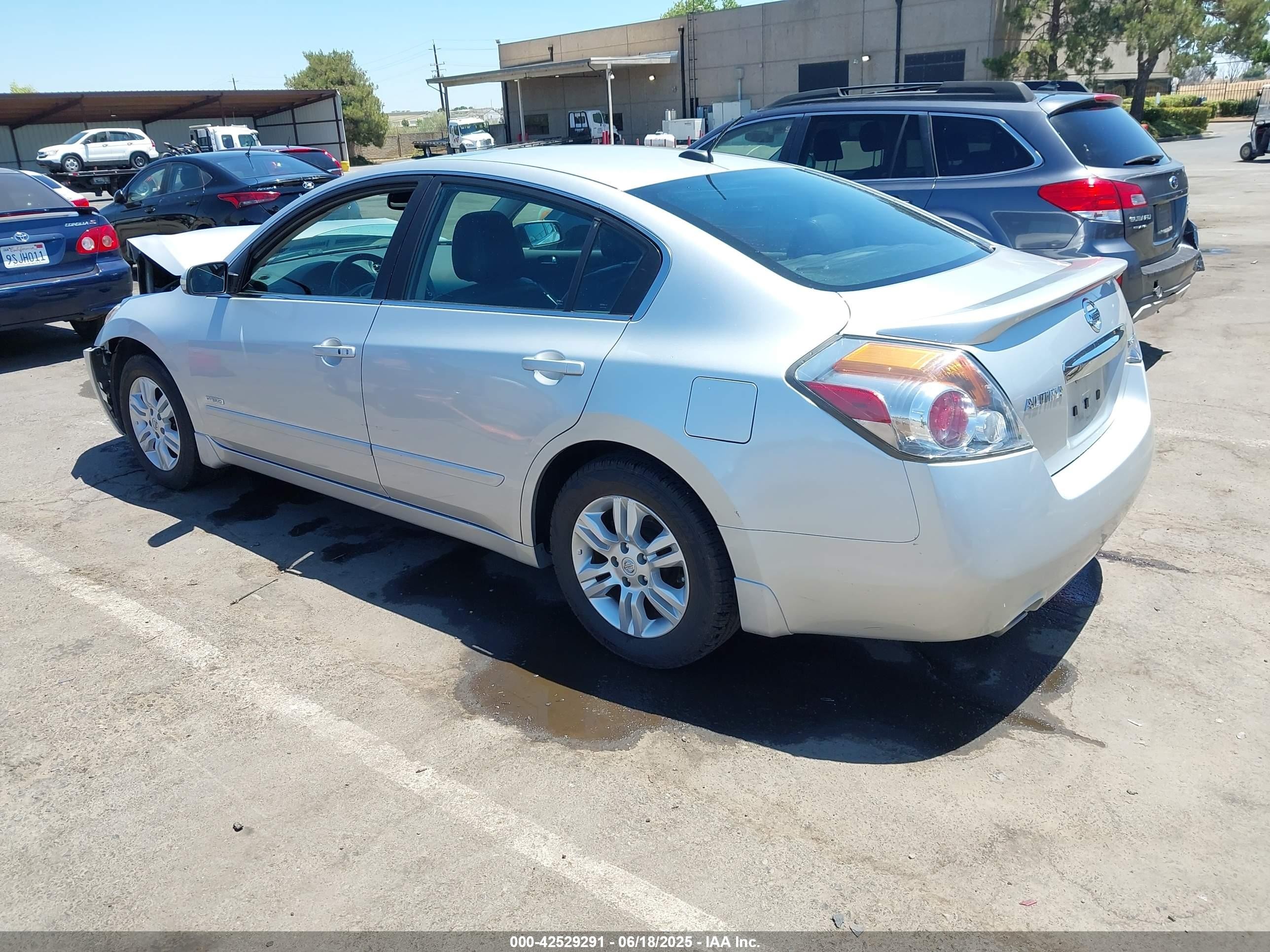 2011 Nissan Altima Hybrid   Silver vin: 1N4CL2AP8BC111060