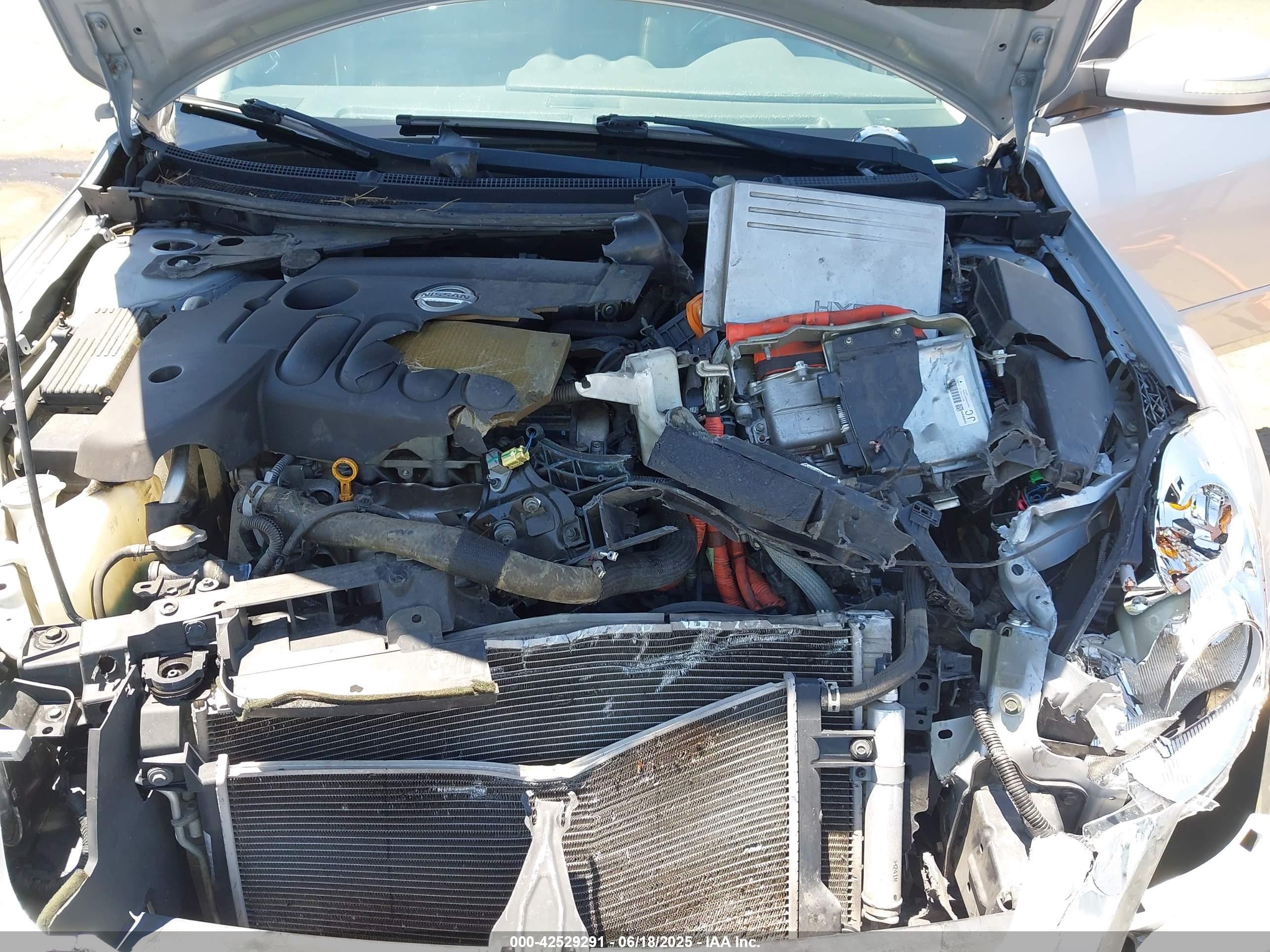 2011 Nissan Altima Hybrid   Silver vin: 1N4CL2AP8BC111060