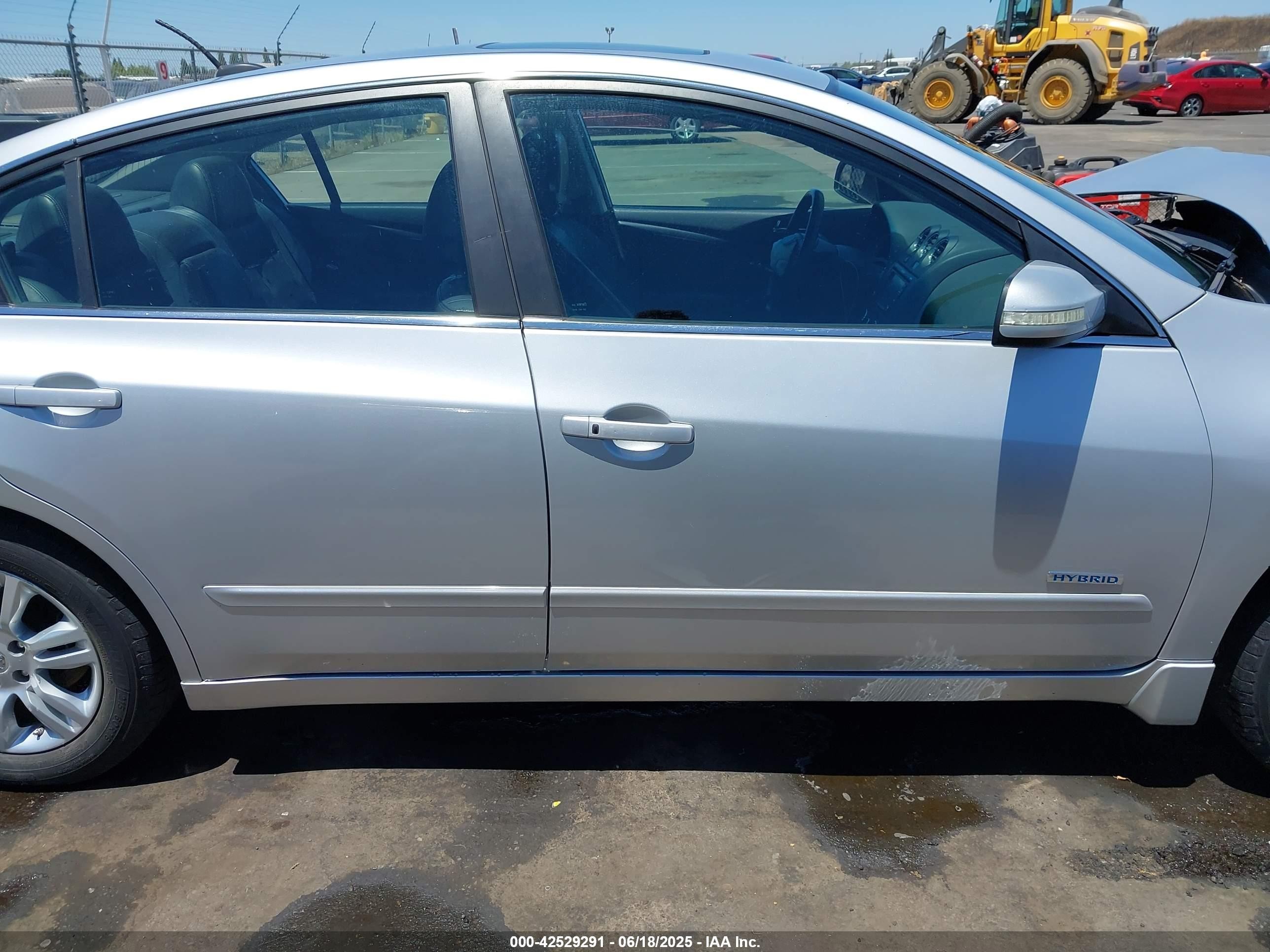 2011 Nissan Altima Hybrid   Silver vin: 1N4CL2AP8BC111060