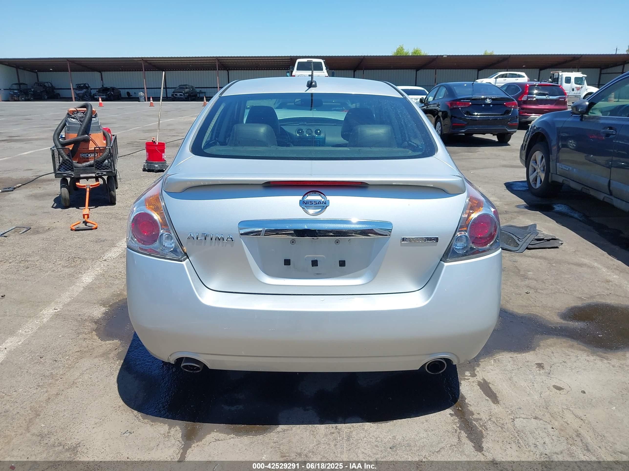2011 Nissan Altima Hybrid   Silver vin: 1N4CL2AP8BC111060