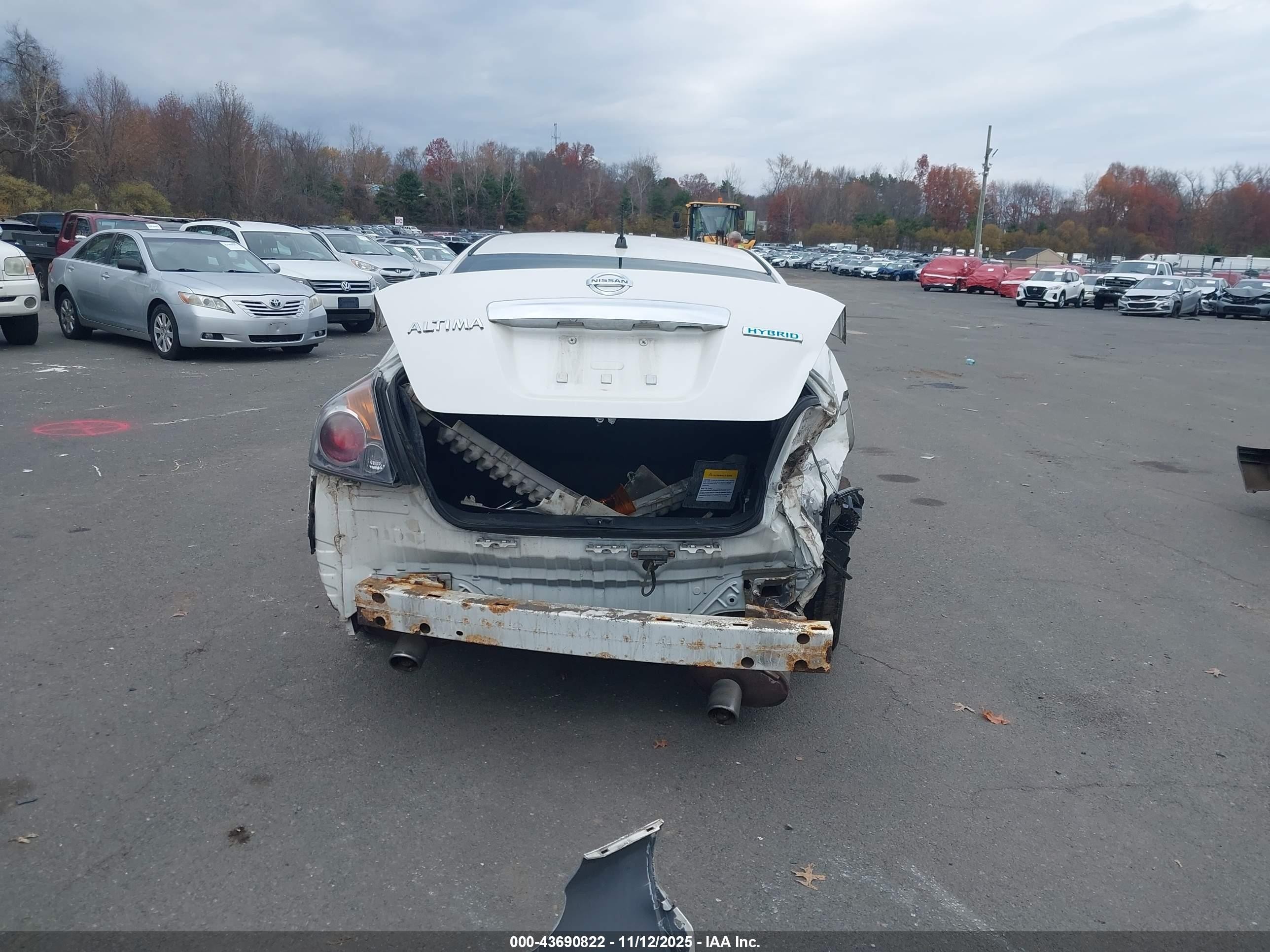 2011 Nissan Altima Hybrid   White vin: 1N4CL2AP8BC176880