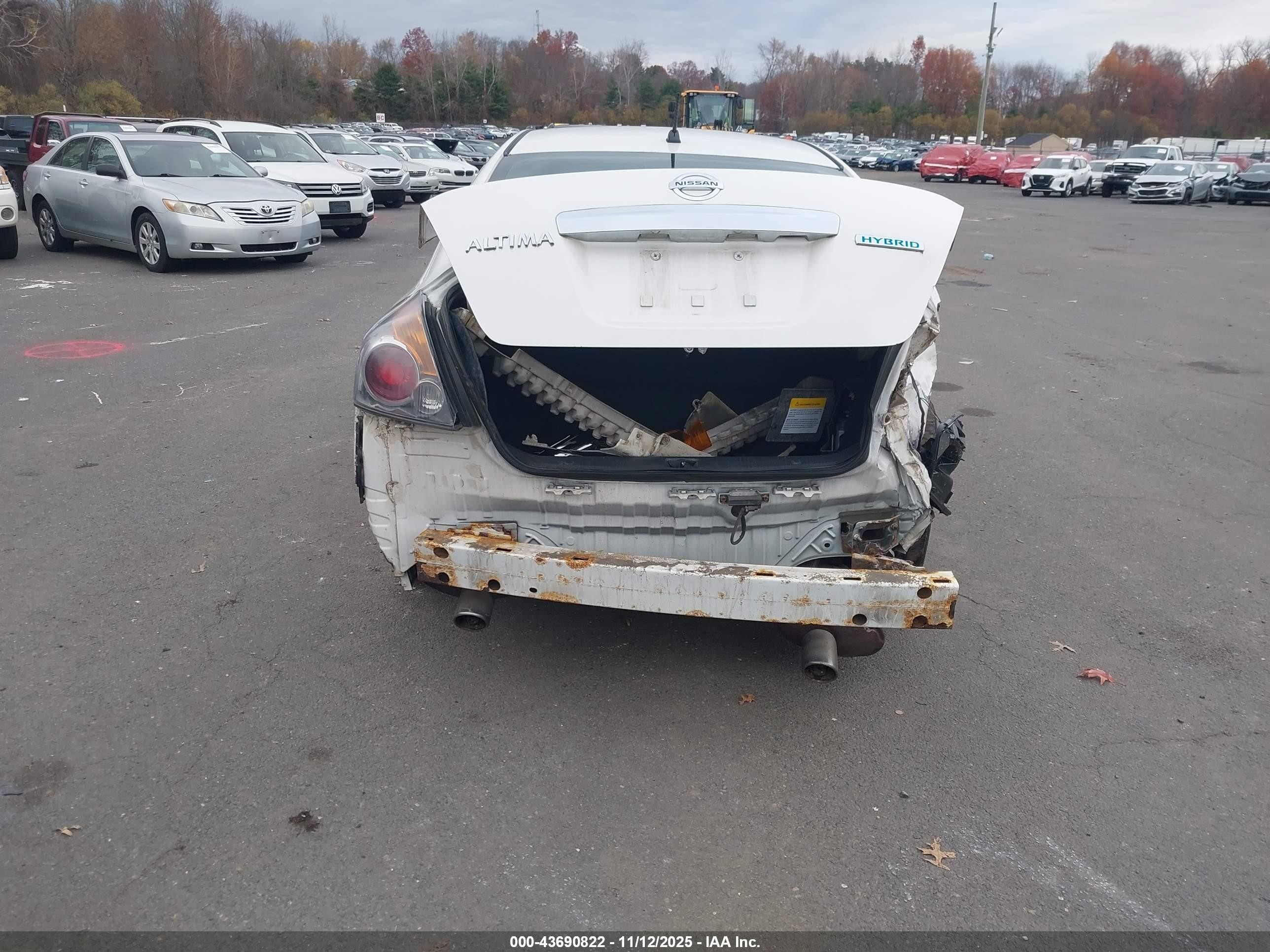 2011 Nissan Altima Hybrid   White vin: 1N4CL2AP8BC176880