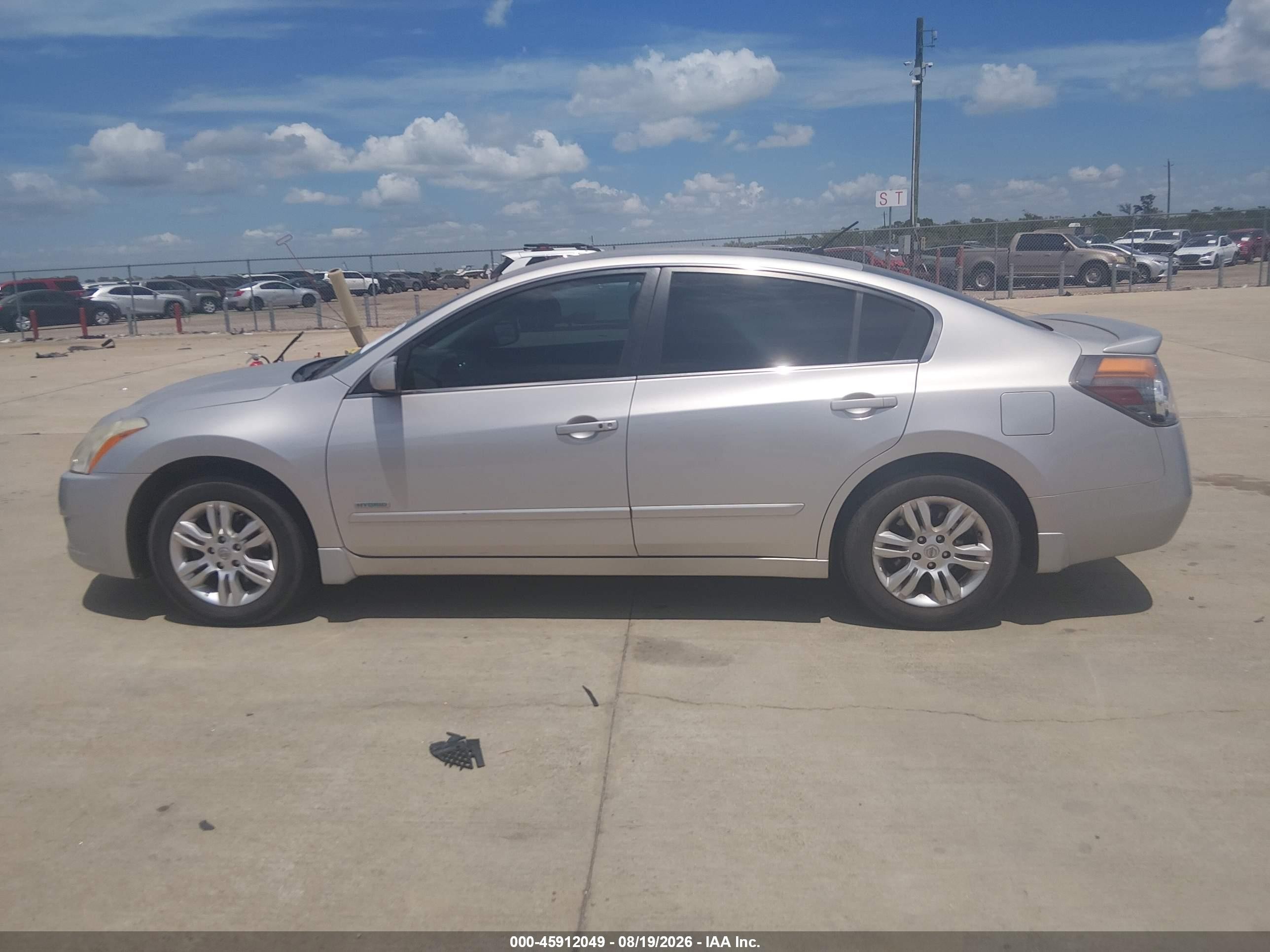 2010 Nissan Altima Hybrid Silver vin: 1N4CL2APXAC116369