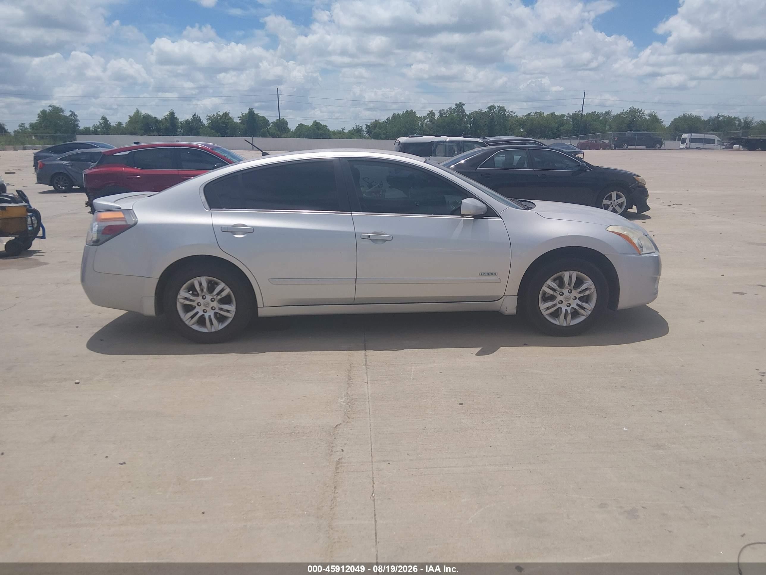 2010 Nissan Altima Hybrid Silver vin: 1N4CL2APXAC116369