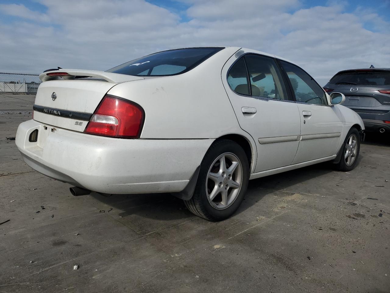 2000 Nissan Altima Xe White vin: 1N4DL01A0YC116928