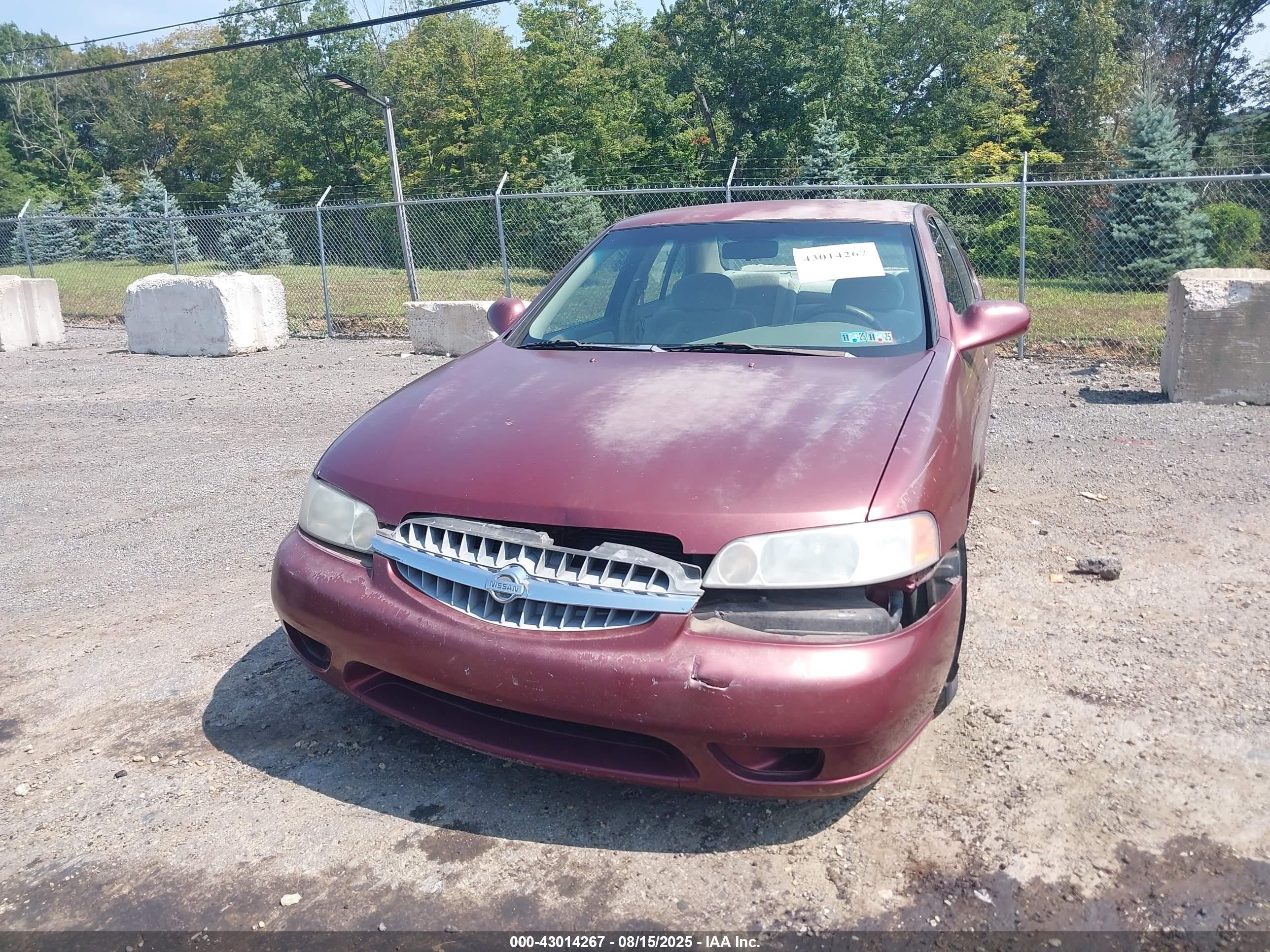 2001 Nissan Altima Gxe Burgundy vin: 1N4DL01A21C124146
