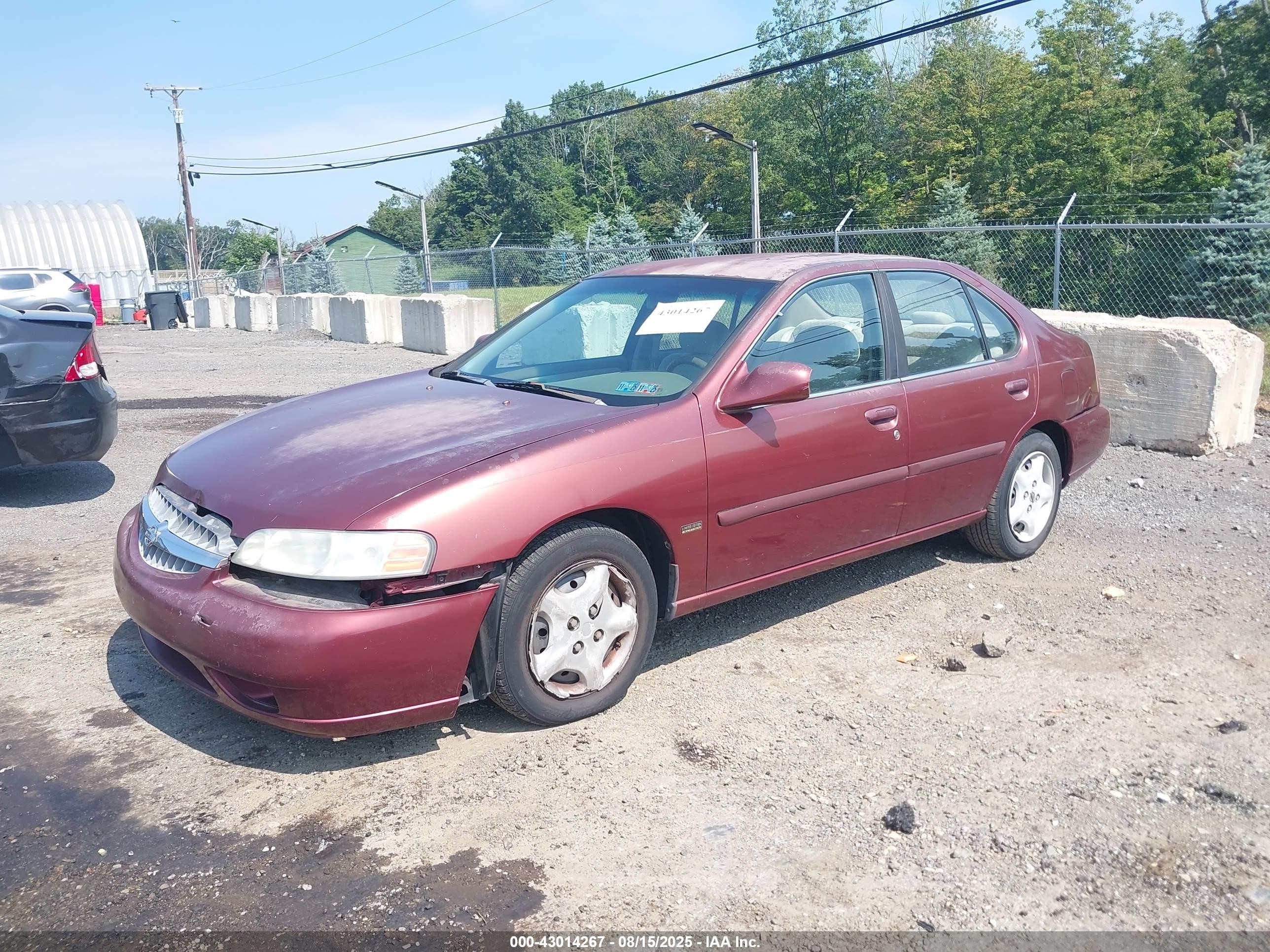 2001 Nissan Altima Gxe Burgundy vin: 1N4DL01A21C124146