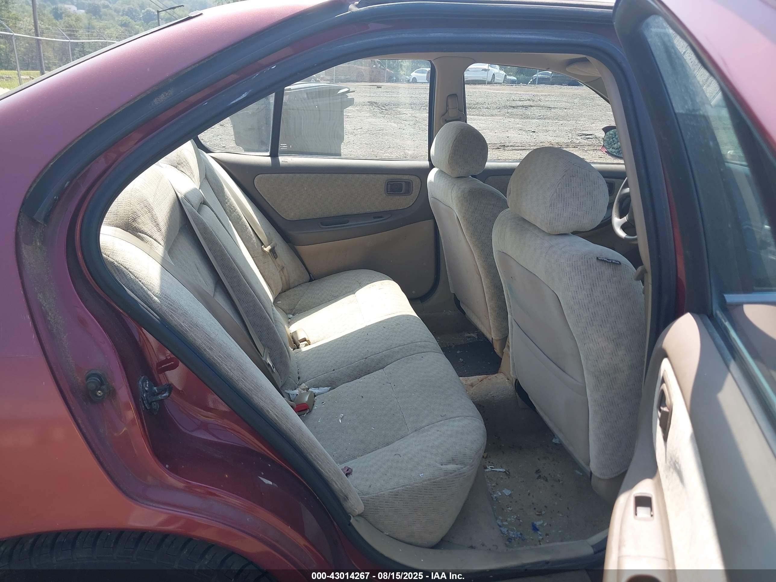 2001 Nissan Altima Gxe Burgundy vin: 1N4DL01A21C124146